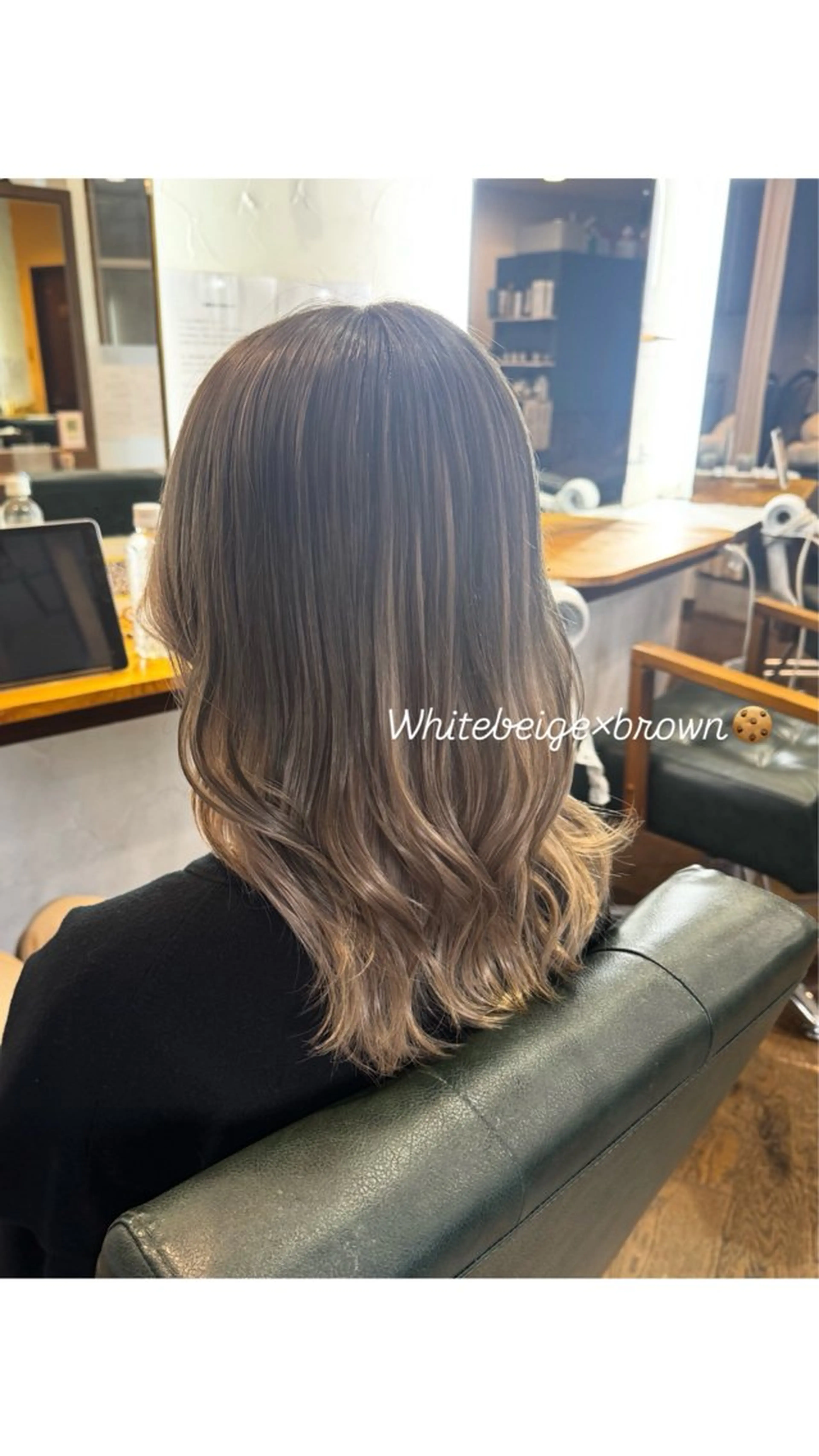 セミロング ヘアカラー ハイトーン/ ダブルカラー/透明感のヘアスタイル