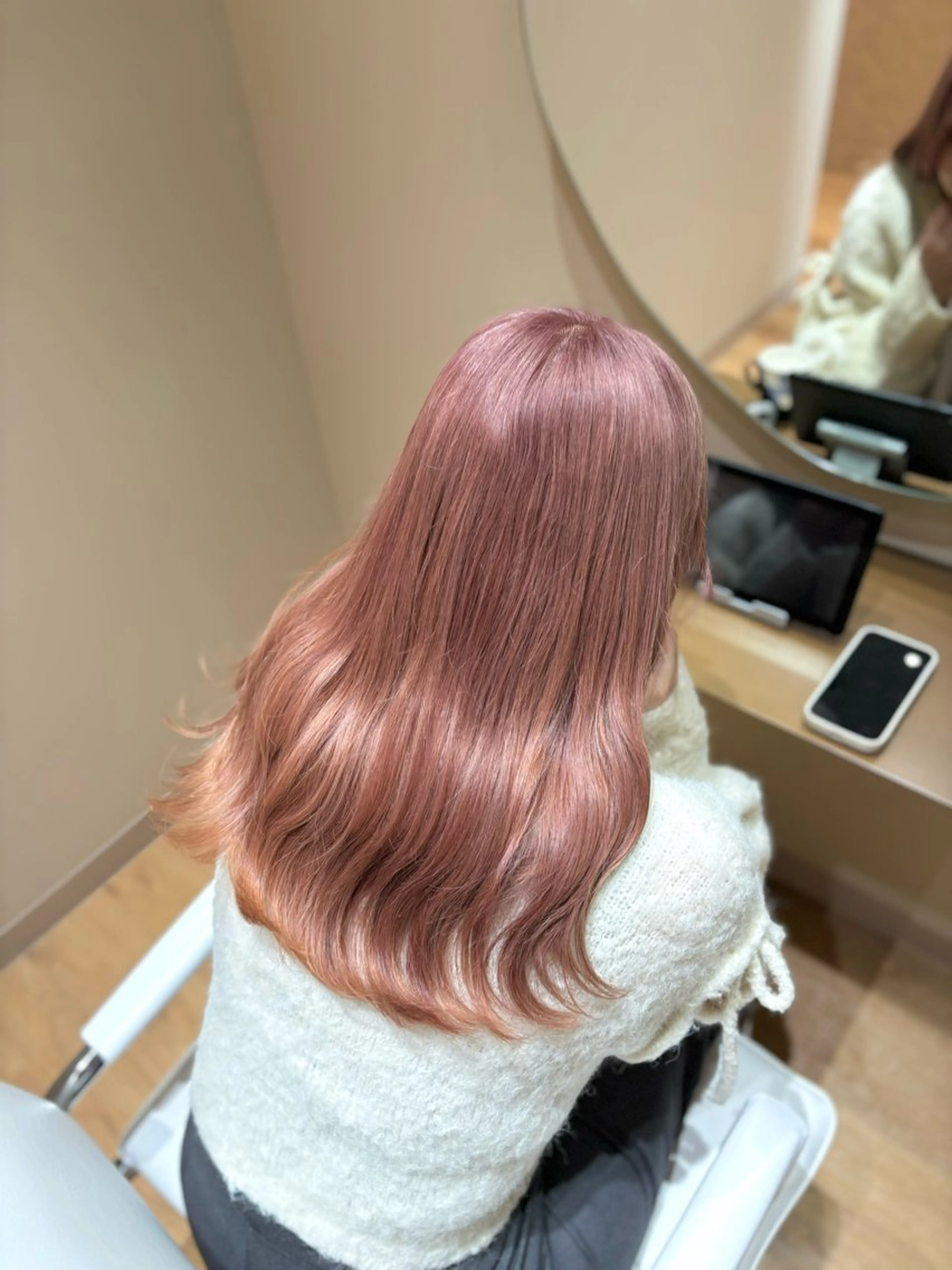 ロング カラー ヘアアレンジ ブリーチ 透明感カラー ピンクカラー ヘアカラー トリートメント miwa♡暖色カラー 盛れる顔周り.ヘアメのヘアスタイル