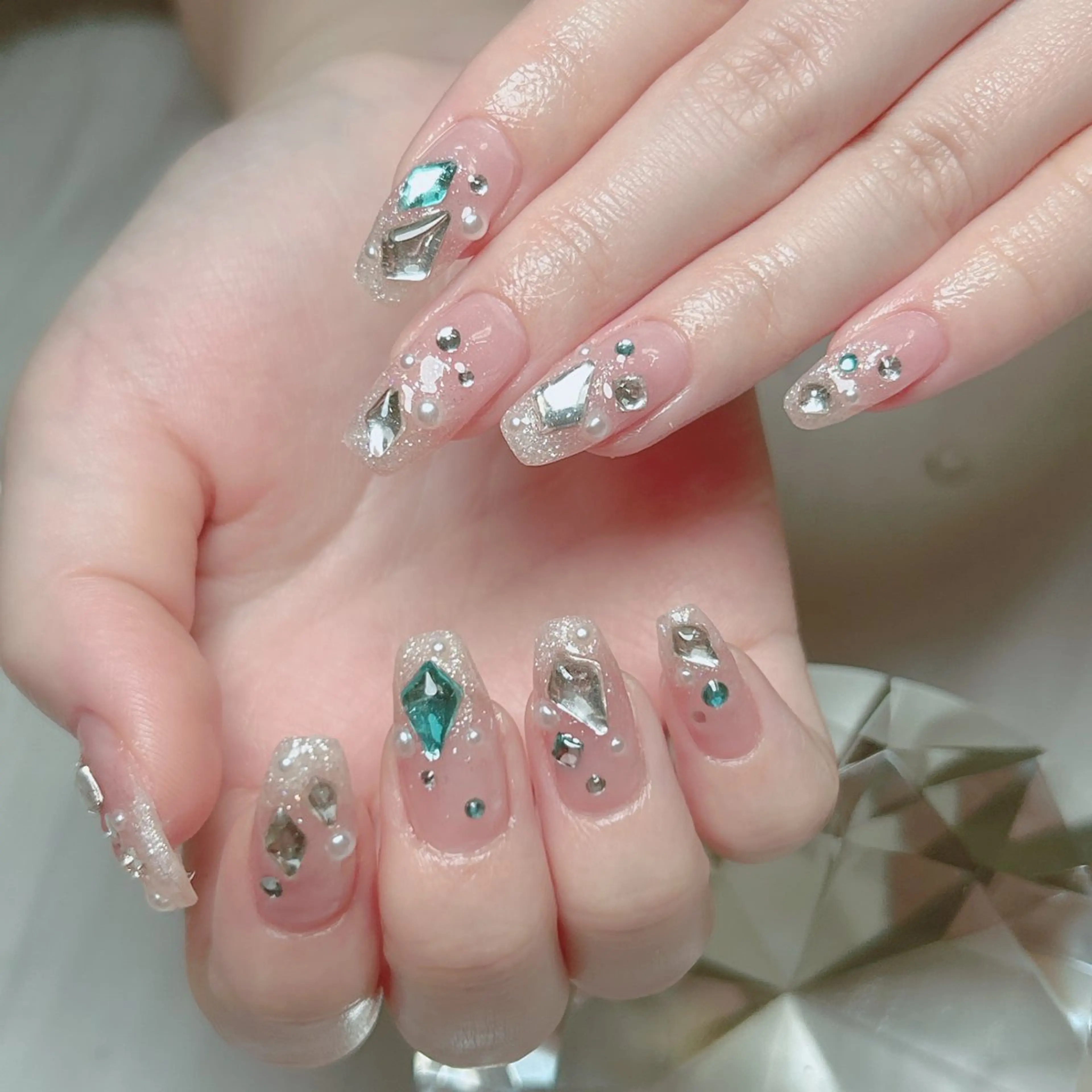 ネイル チークネイル ジェルネイル キラキラネイル 韓国ネイル ニュアンスネイル ハンドネイル Cute Tips nailのネイルデザイン