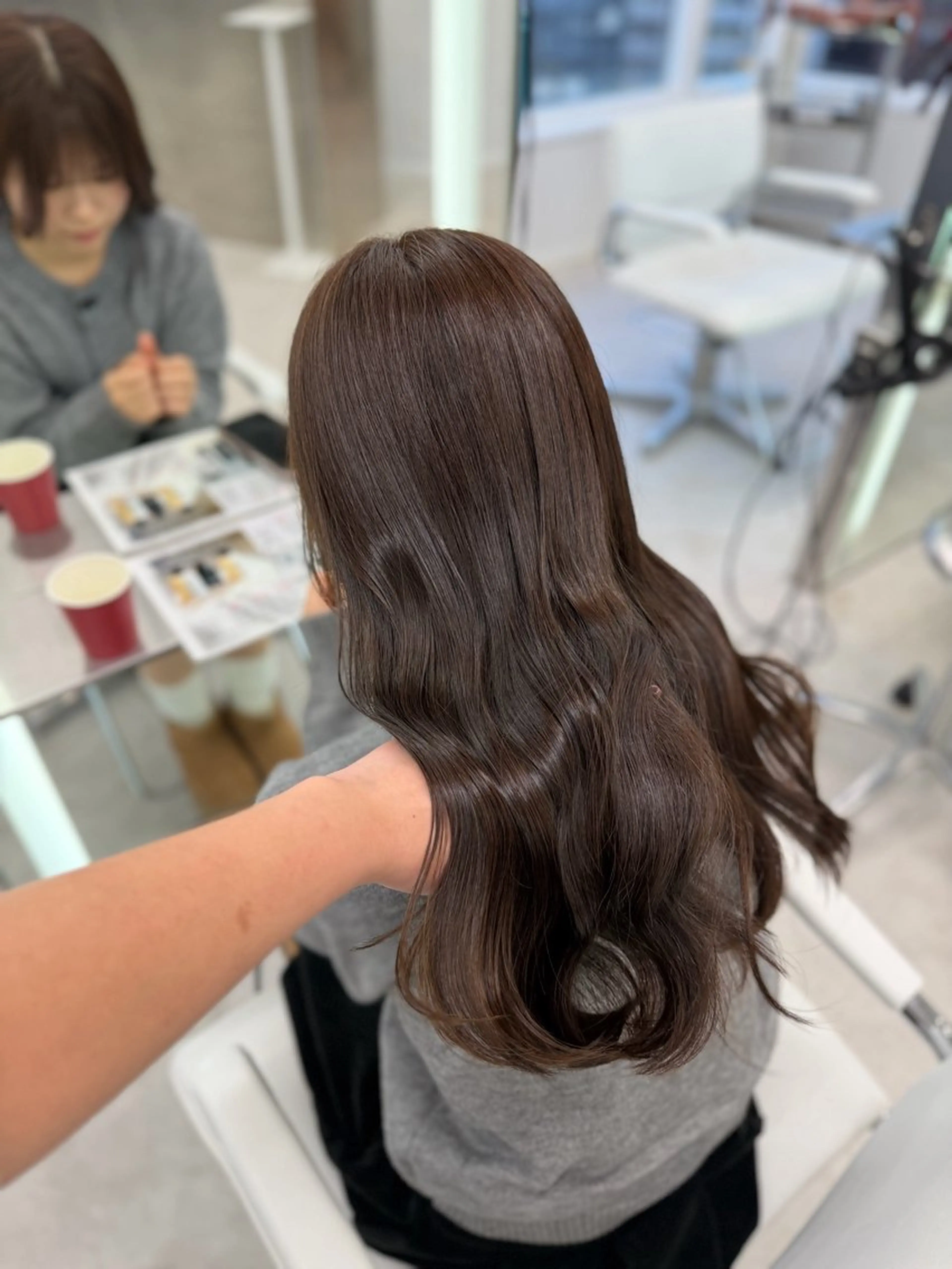ロング カット ヘアカラー タマシロカリン 艶カラー/レイヤーのヘアスタイル
