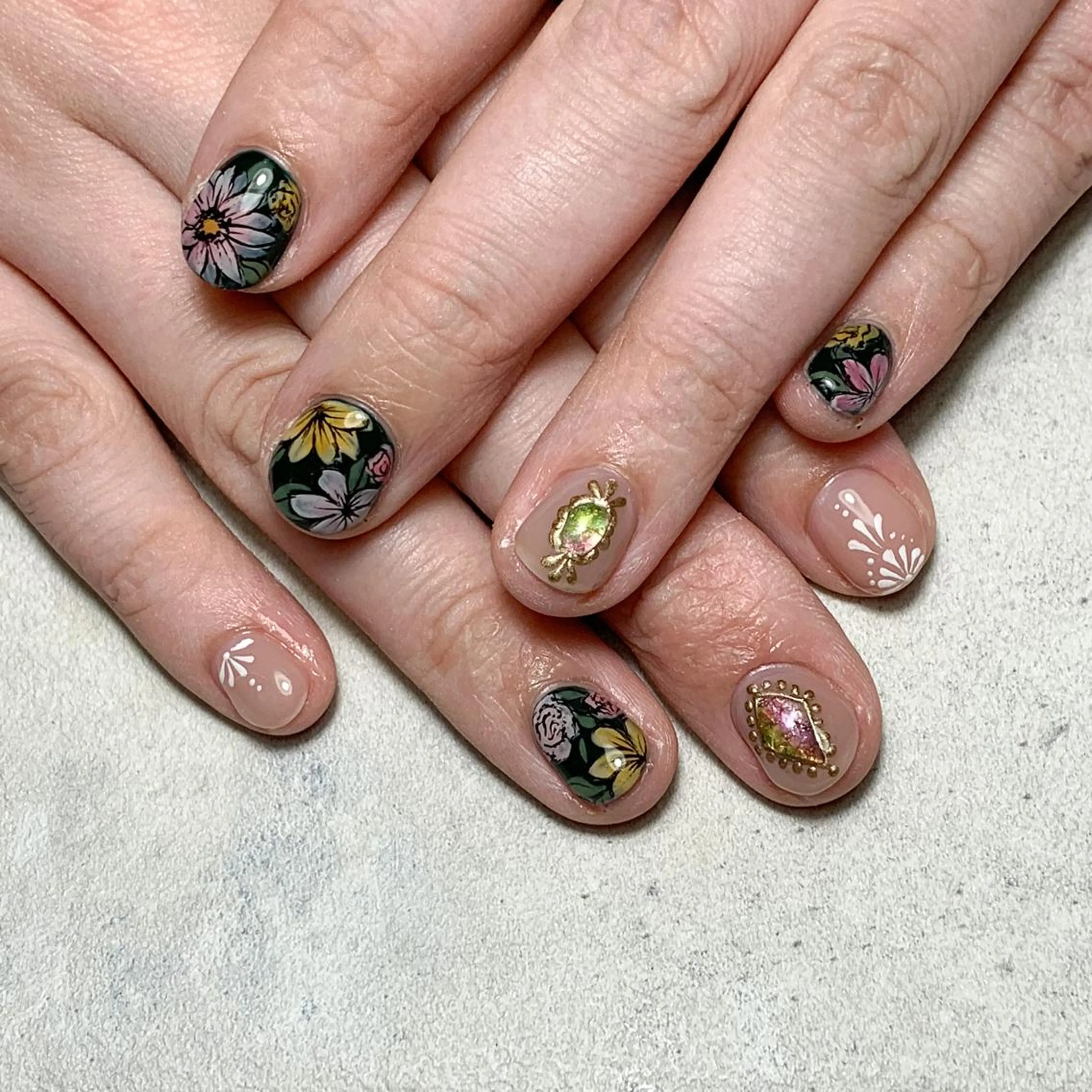 ネイル ハンドネイル FIORITURA aiのネイルデザイン