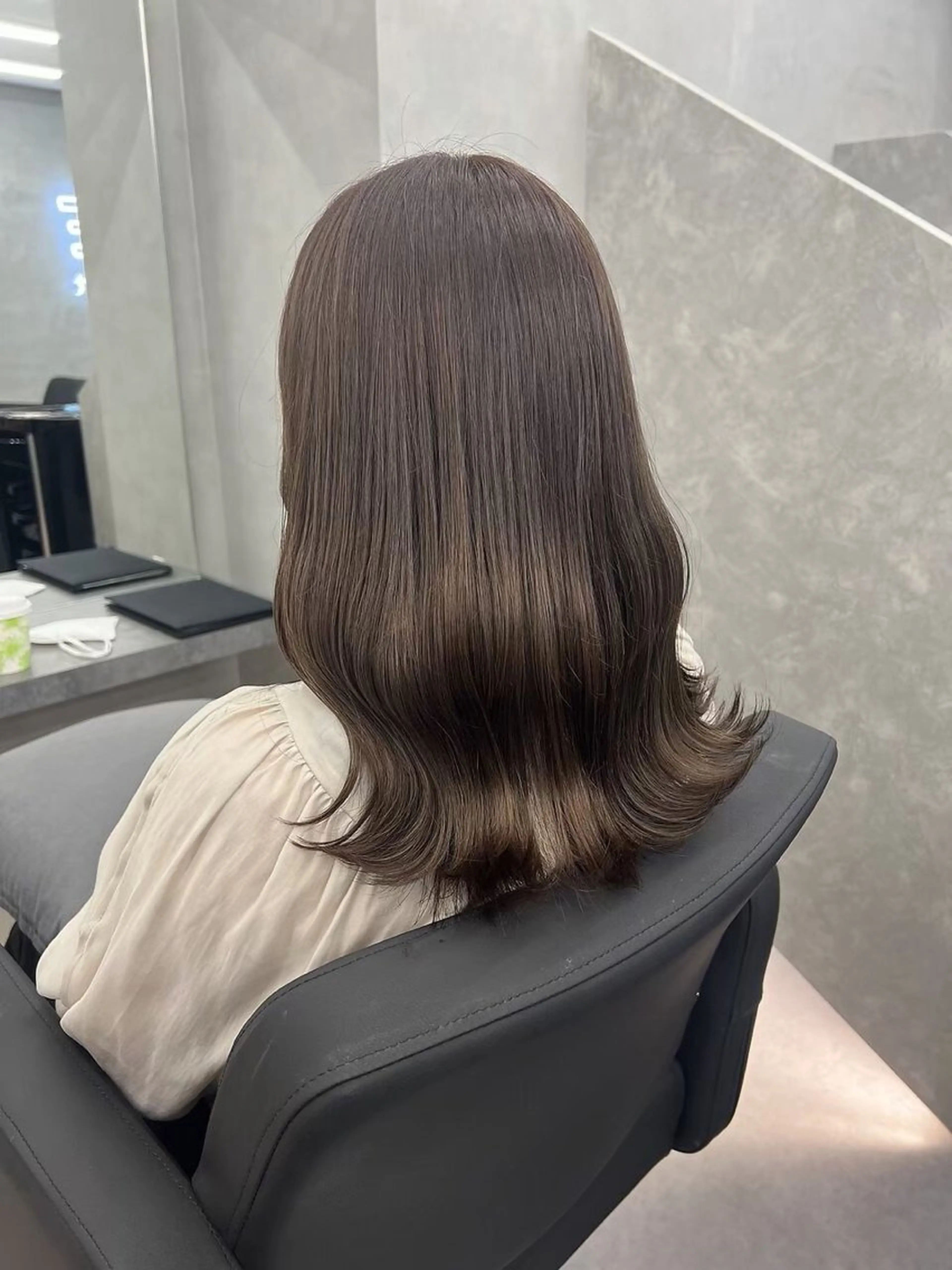 セミロング カラー 江坂 mikuのヘアスタイル