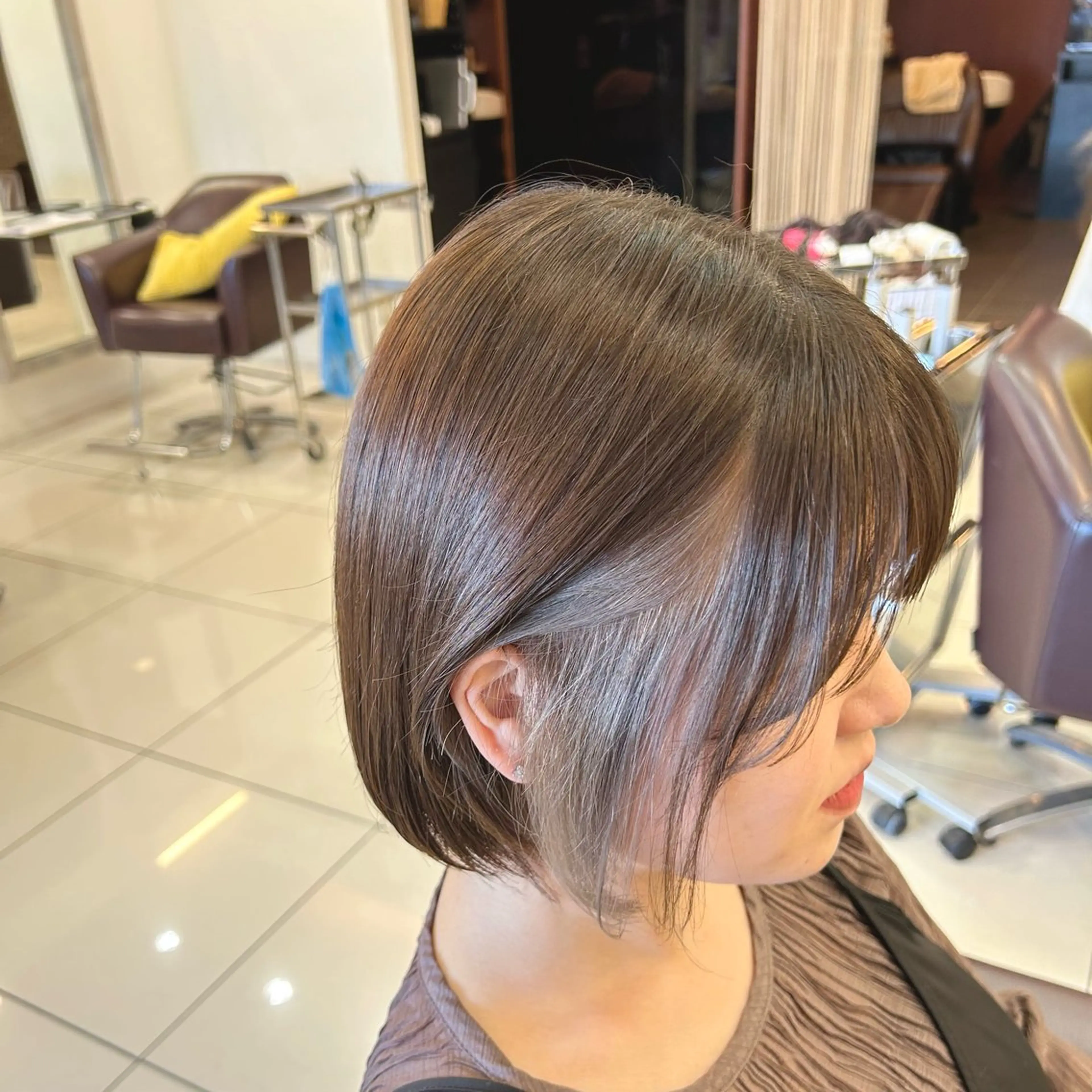 ミディアム カラー イヤリングカラー シルバー カット ヘアカラー トリートメント トップスタイリスト 林すずかのヘアスタイル