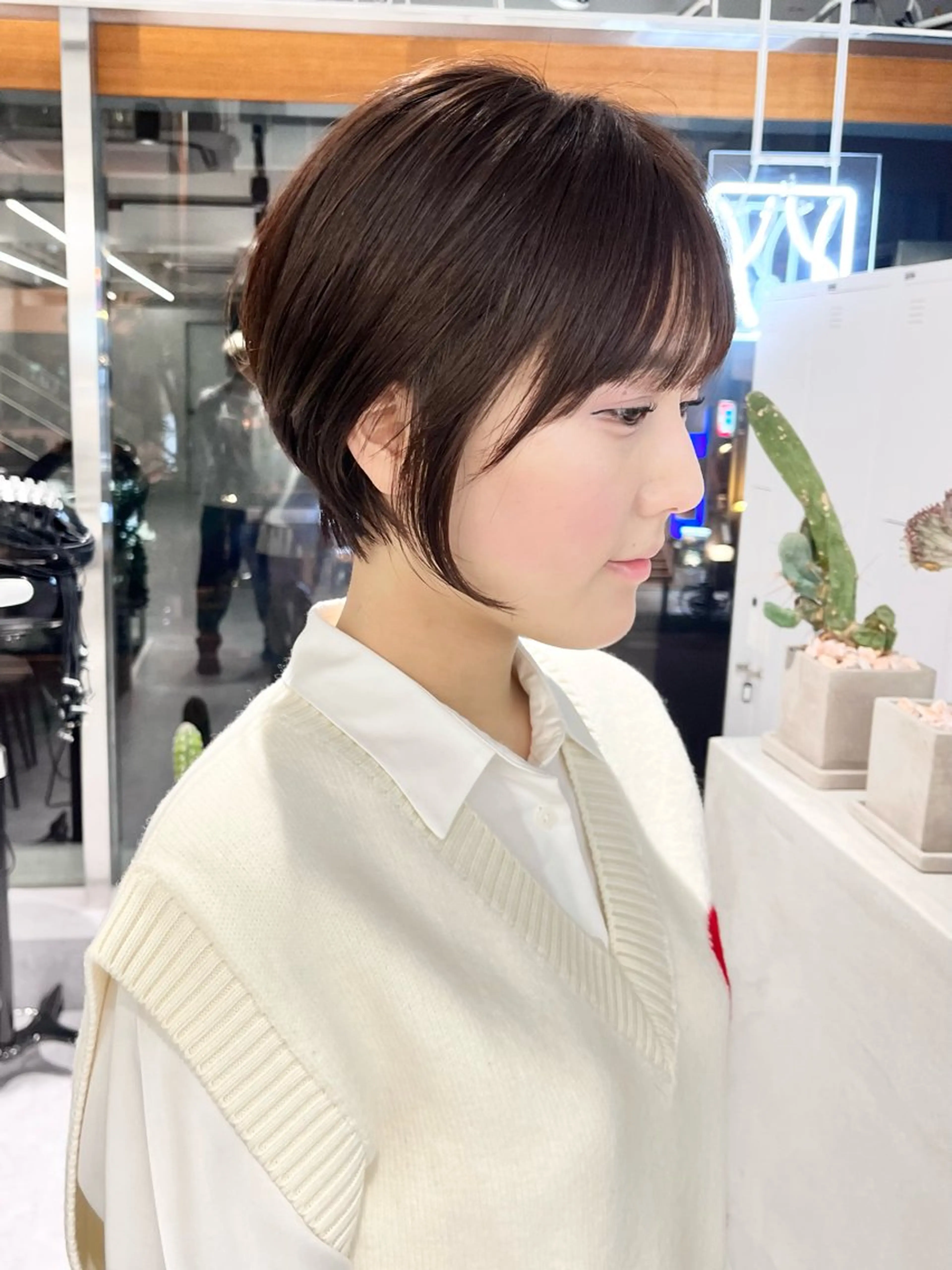 ショート 前下がりボブ ボブ 似合わせカット シースルーバング 小顔カット デザインカラー 小西勇次のヘアスタイル
