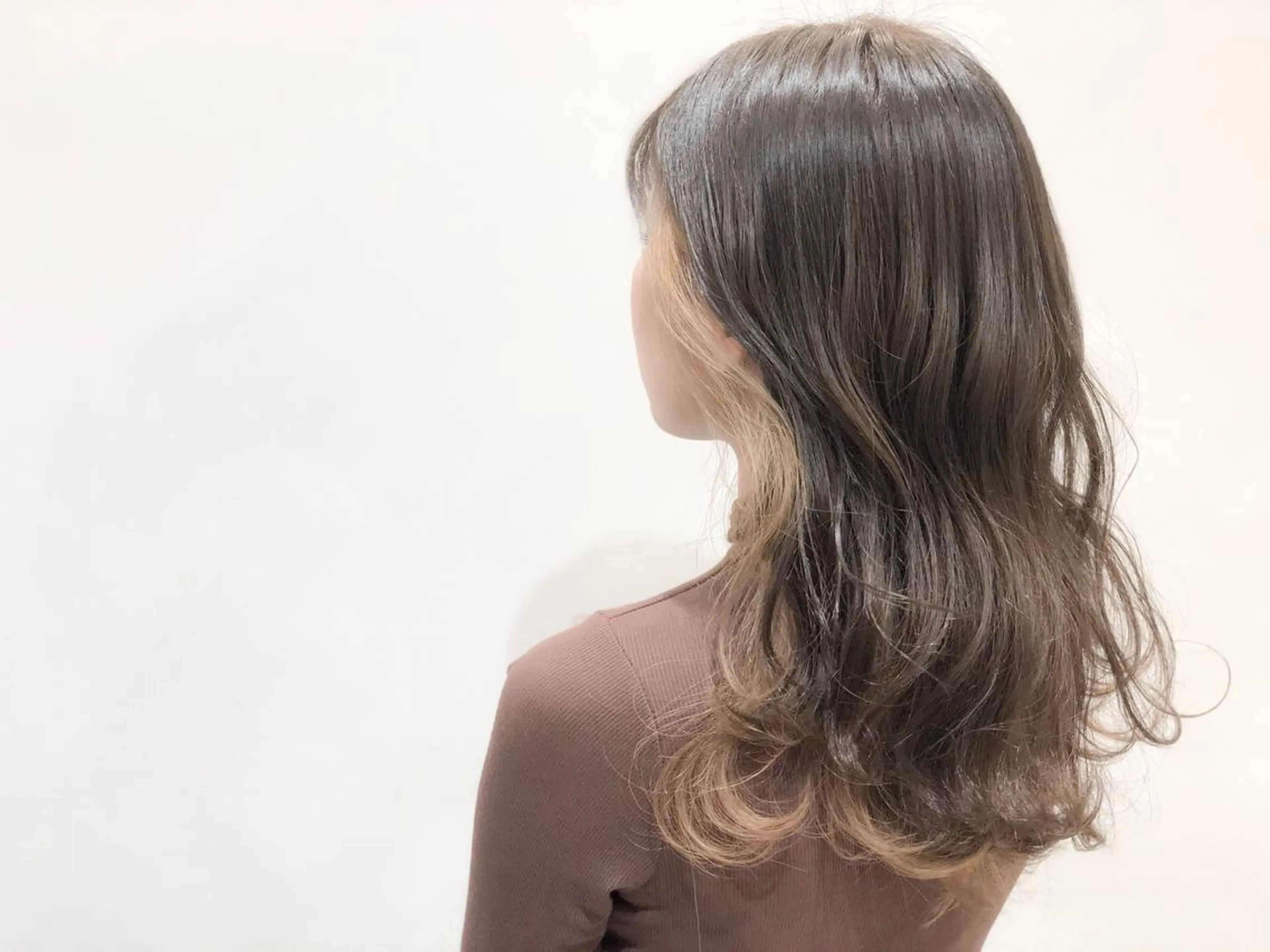 ロング カラー ヘアアレンジ ベージュカラー ミルクティーベージュ ヘアカラー いしだ みさきのヘアスタイル