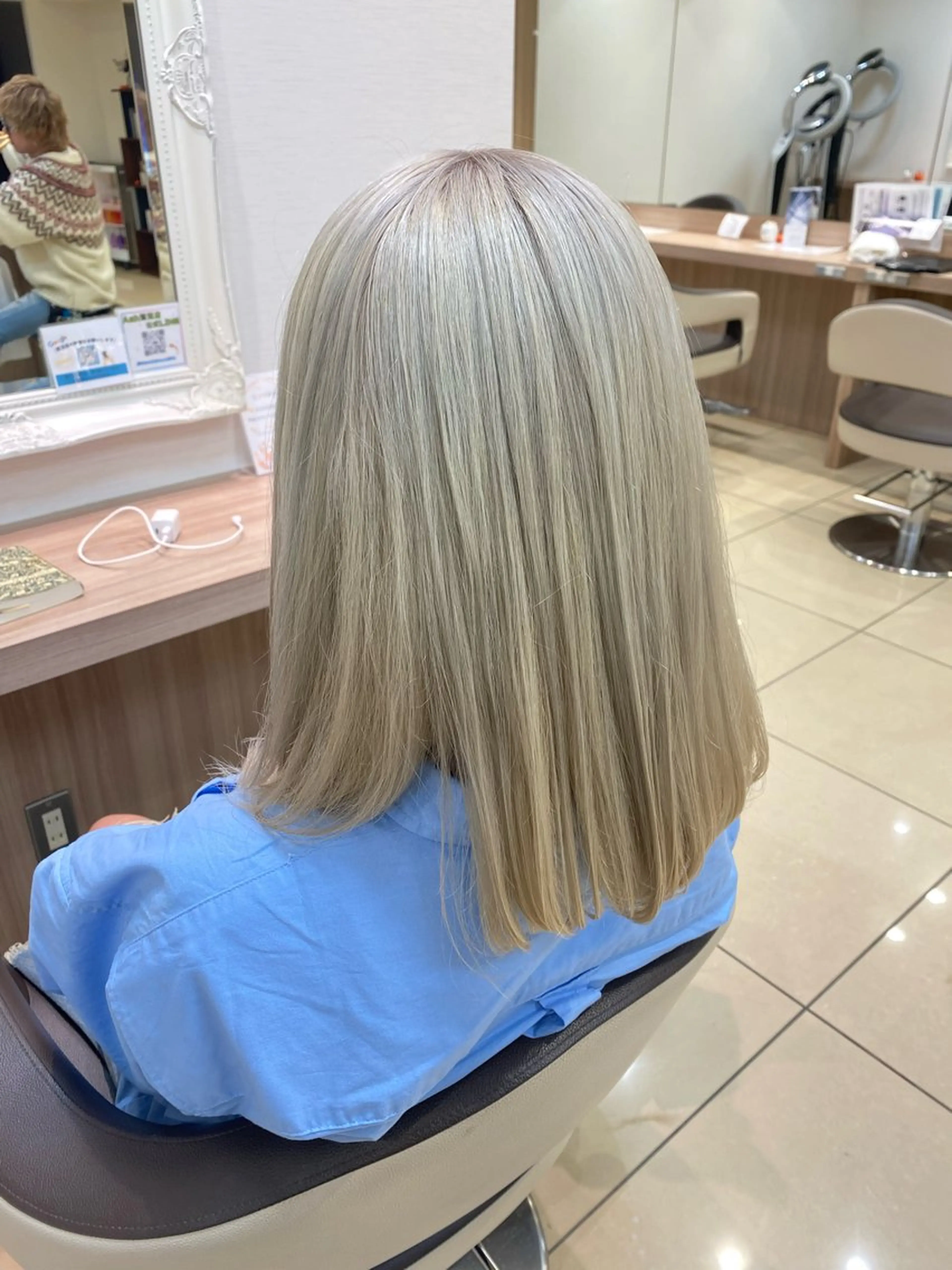 セミロング カラー ベージュカラー ホワイトベージュ カット ヘアカラー 透明感カラー/ 松井克樹のヘアスタイル