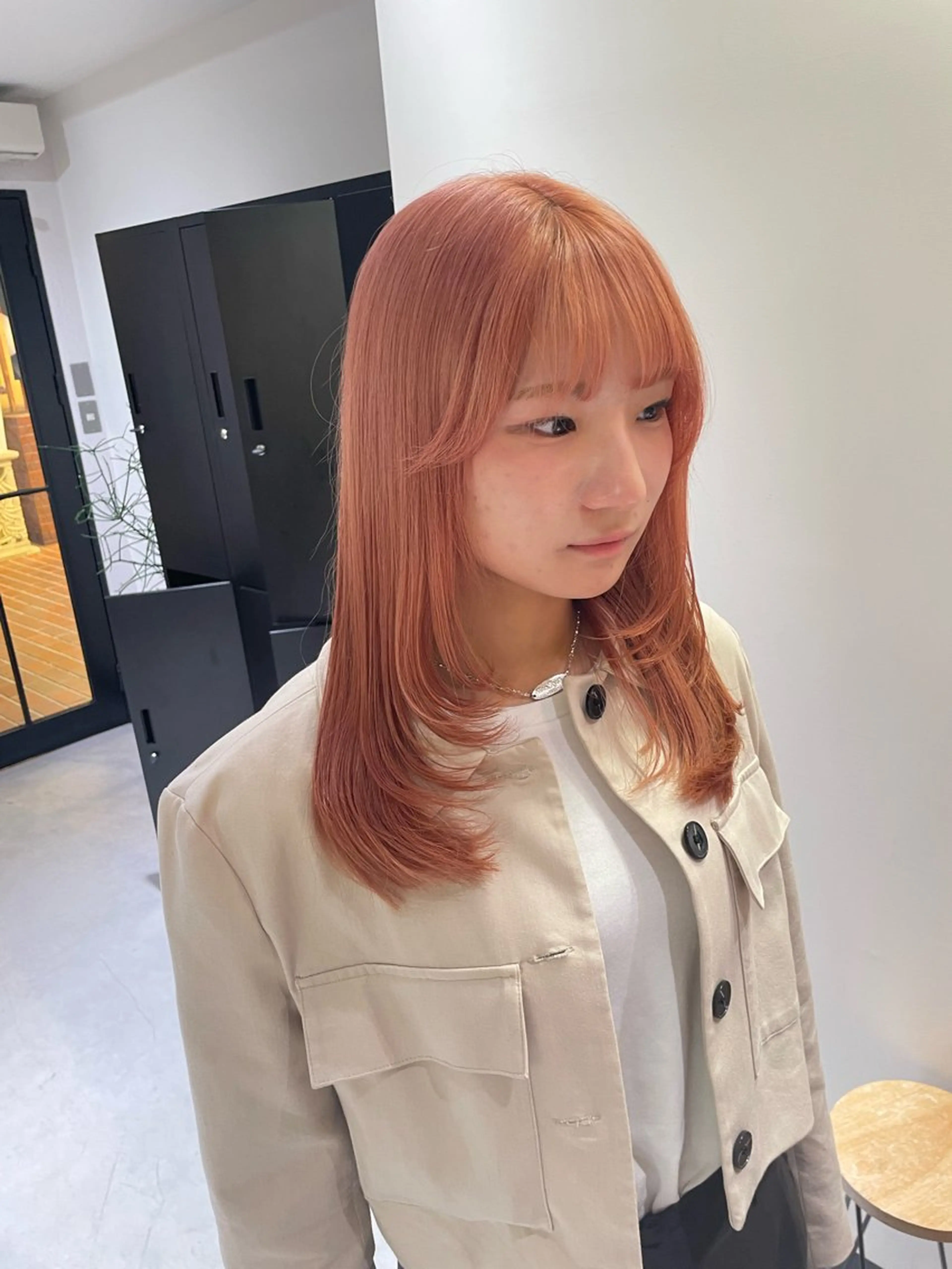 セミロング カット ヘアカラー _WHITE 佐伯 碧のヘアスタイル