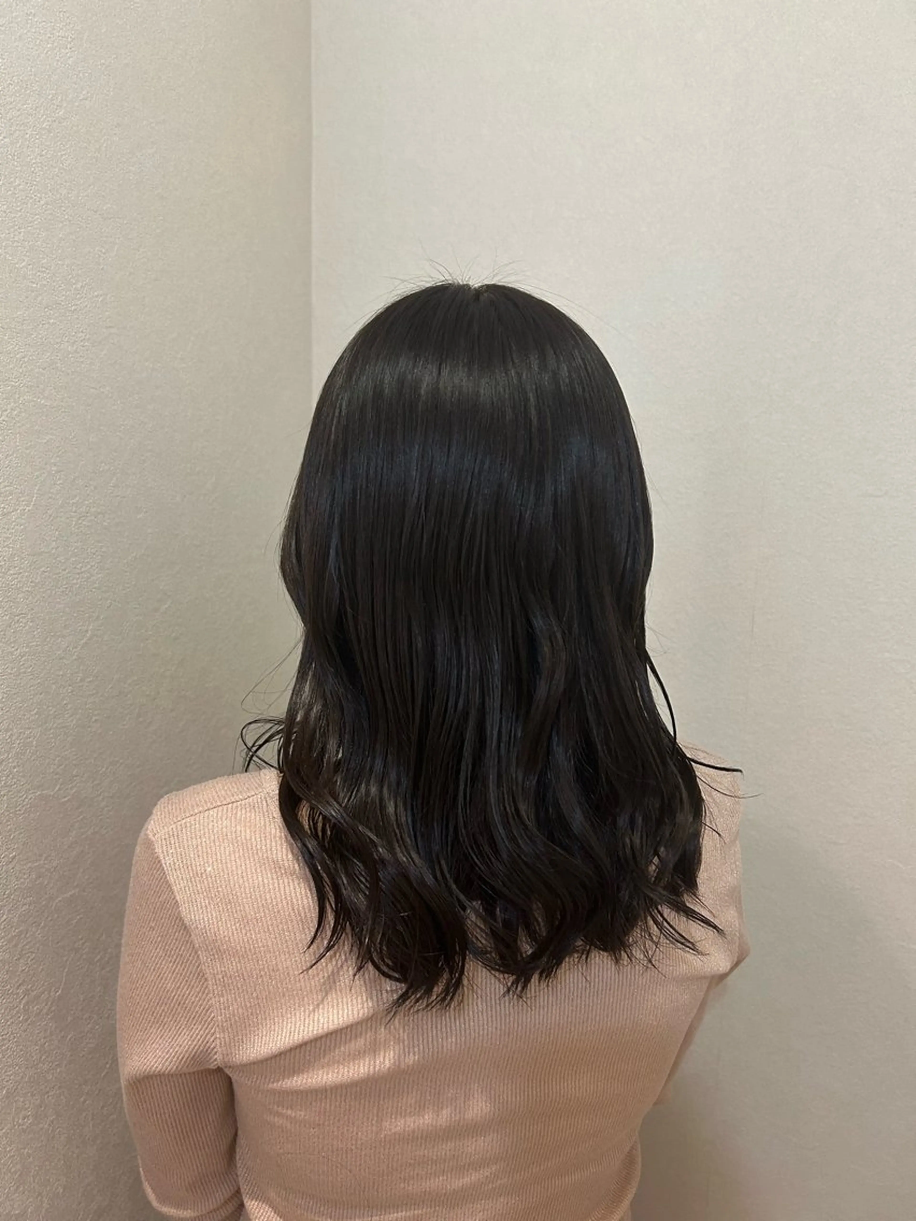 セミロング カラー ウジイエ ミユウのヘアスタイル