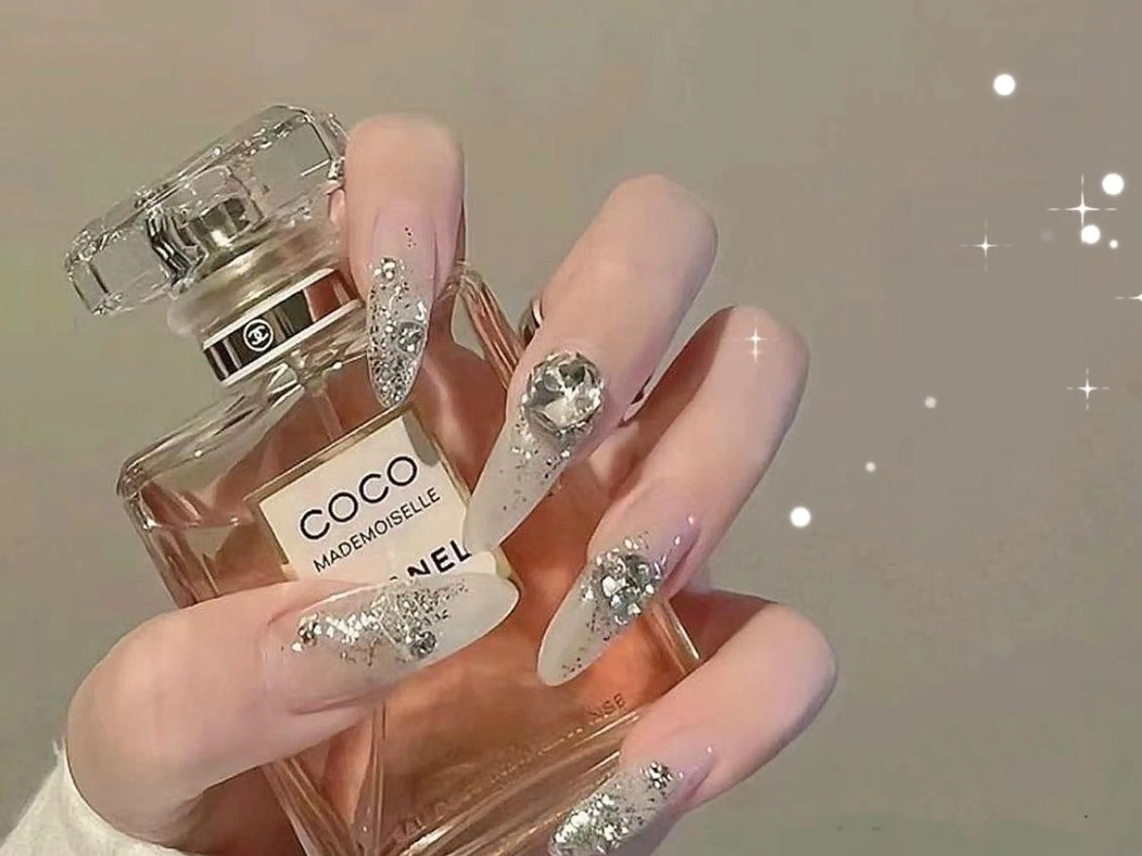 ネイル VIVIAN リサのネイルデザイン