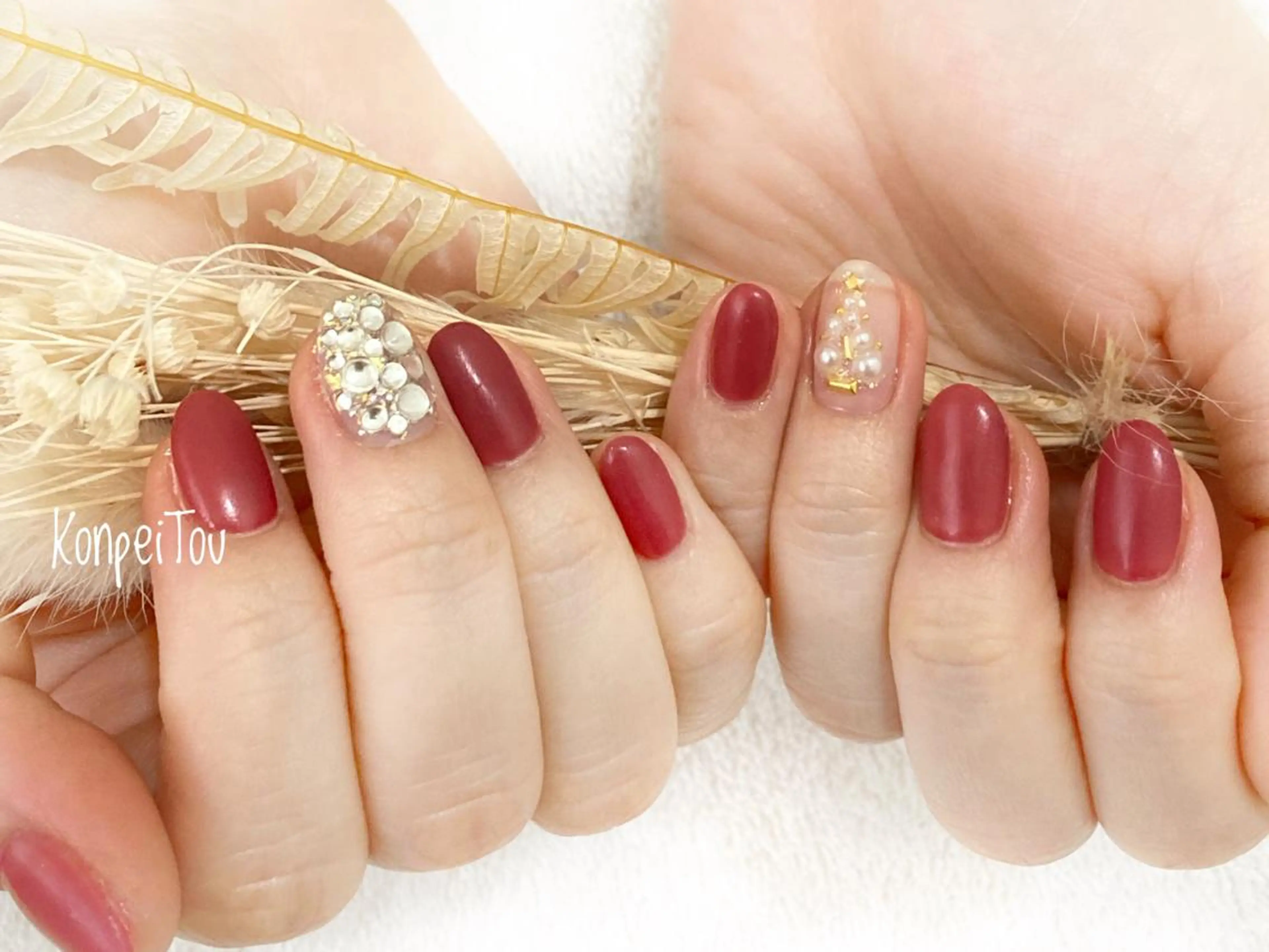 ネイル アートネイル ボルドー ストーンネイル 冬ネイル クリスマス ハンドネイル おうちのネイルサロン KonpeiTouのネイルデザイン