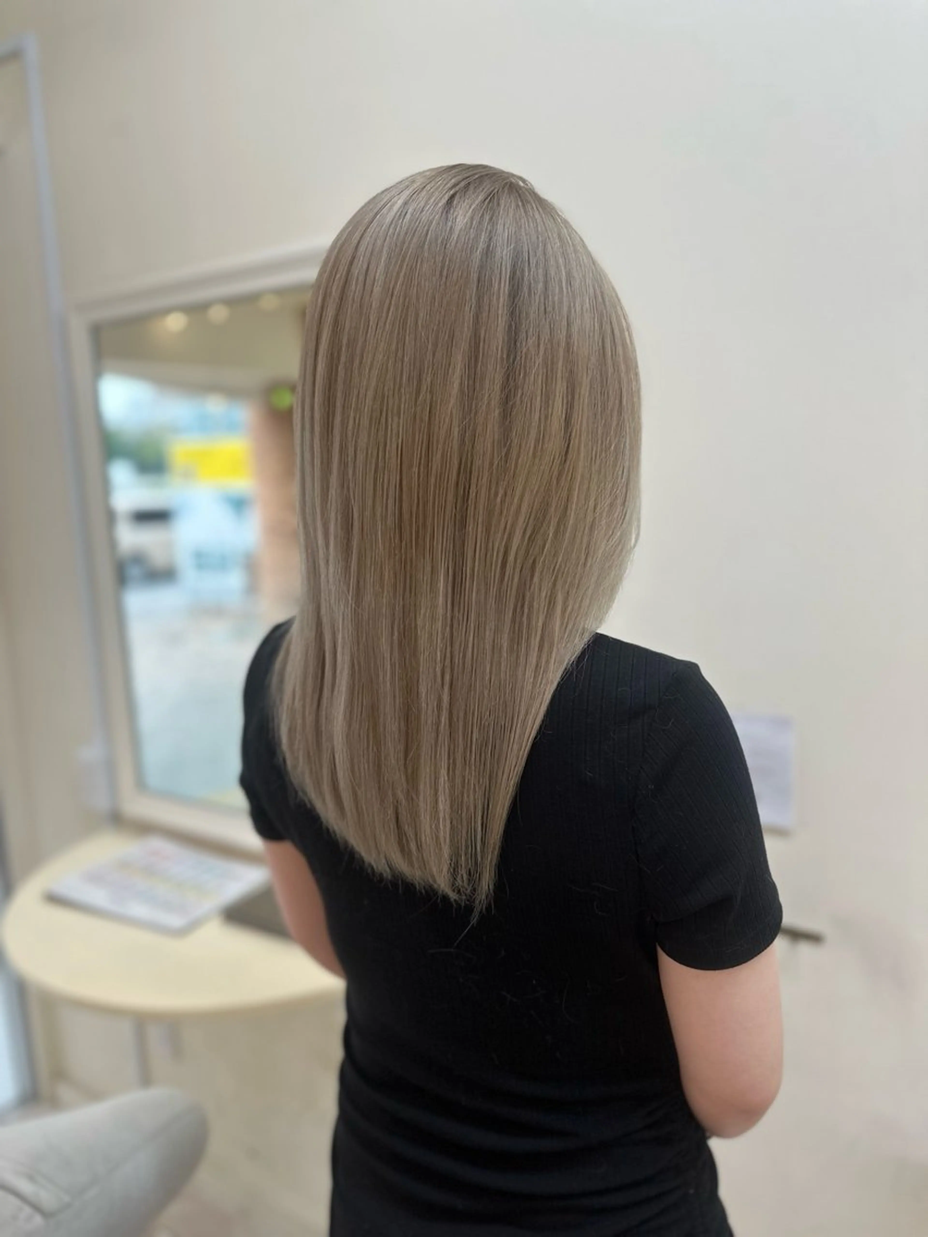 《シャドールーツカラー》 流行りの透明感のあるデザインカラー！ 艶トリートメント付！の写真