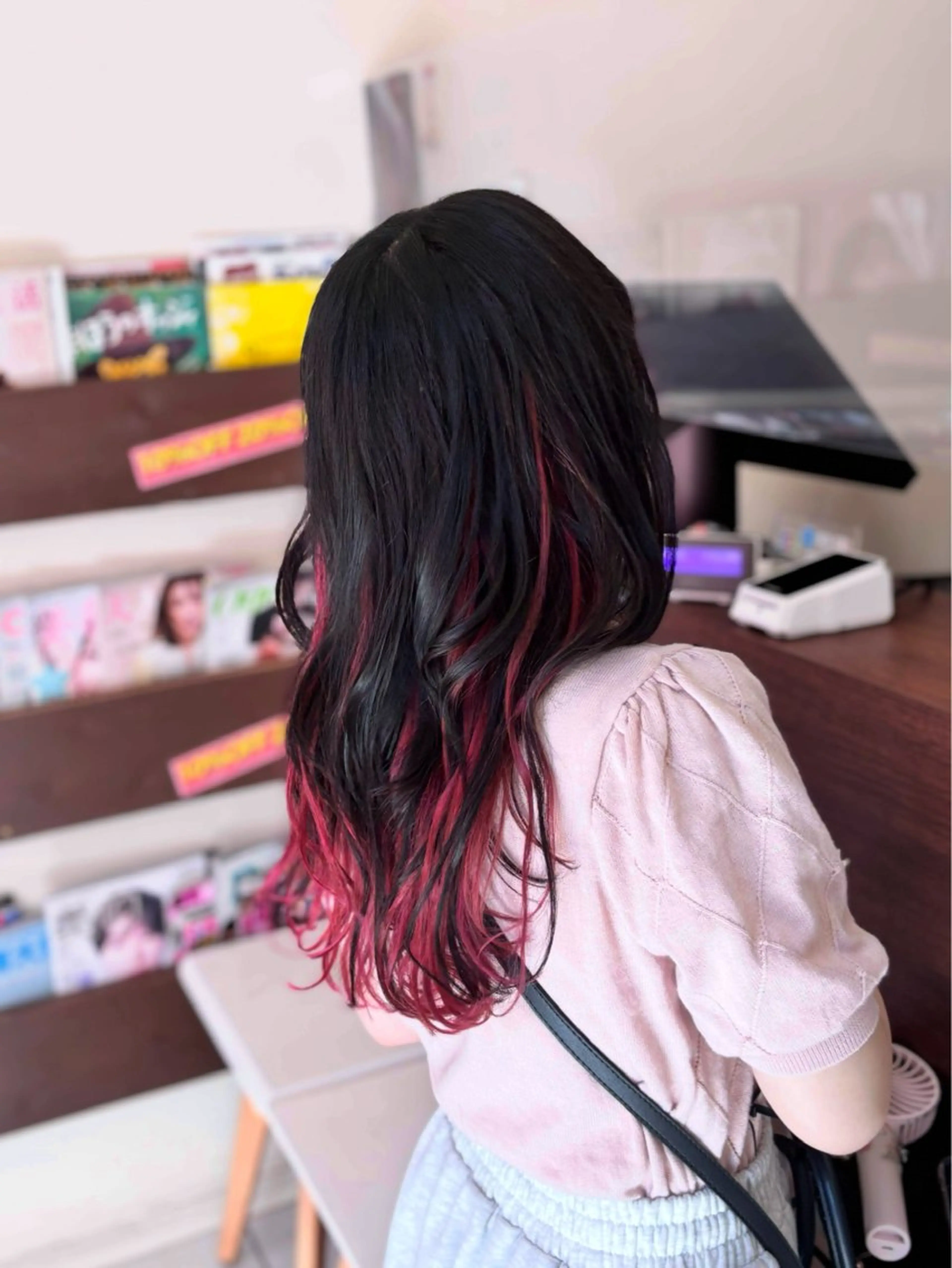 ロング カラー ピンクカラー レイヤーカット ヘアカラー 小野 友暉のヘアスタイル