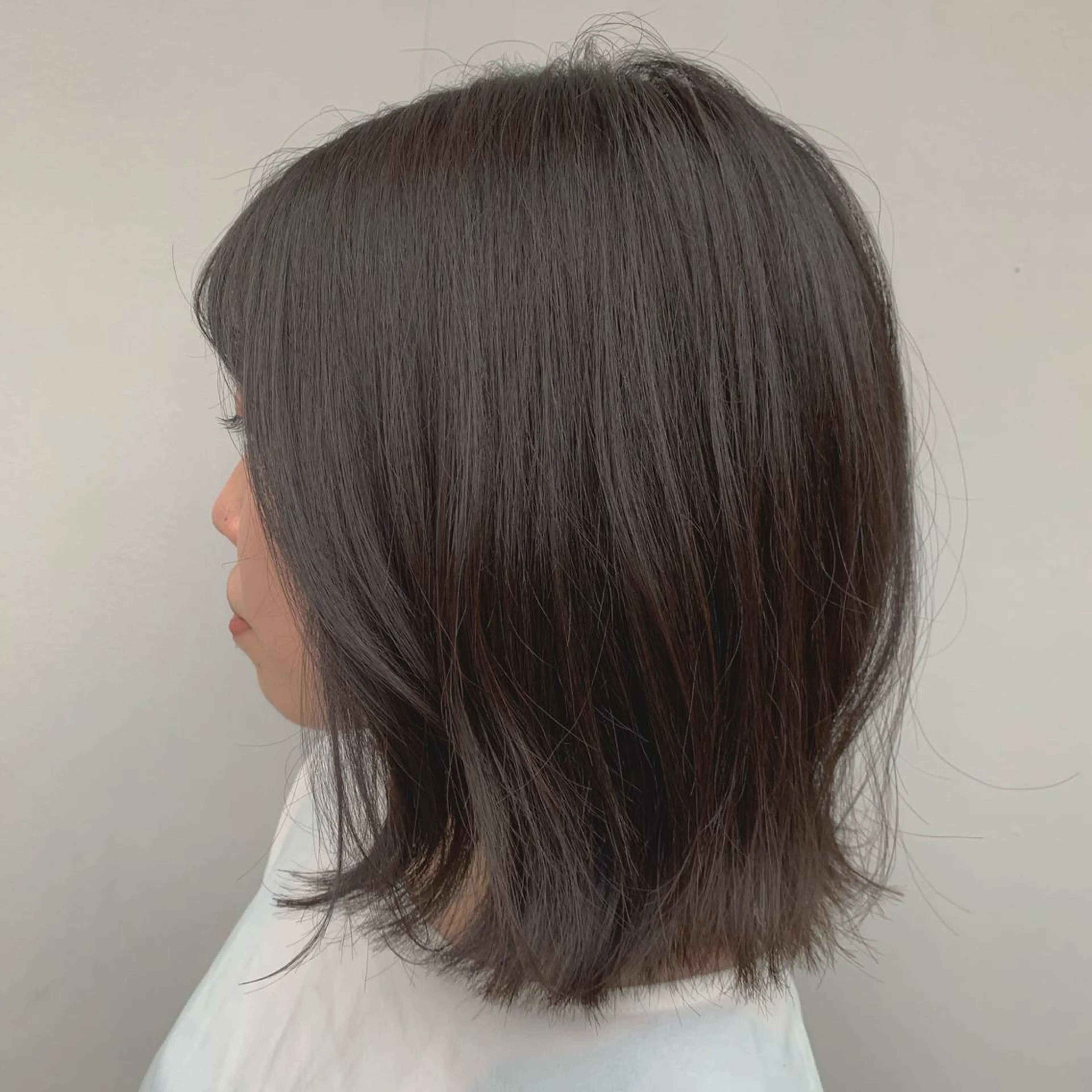 ミディアム カラー 透明感カラー ダークグレー ダークグレージュ グレージュ レイヤーカット hub hair レイヤー/透明感のヘアスタイル