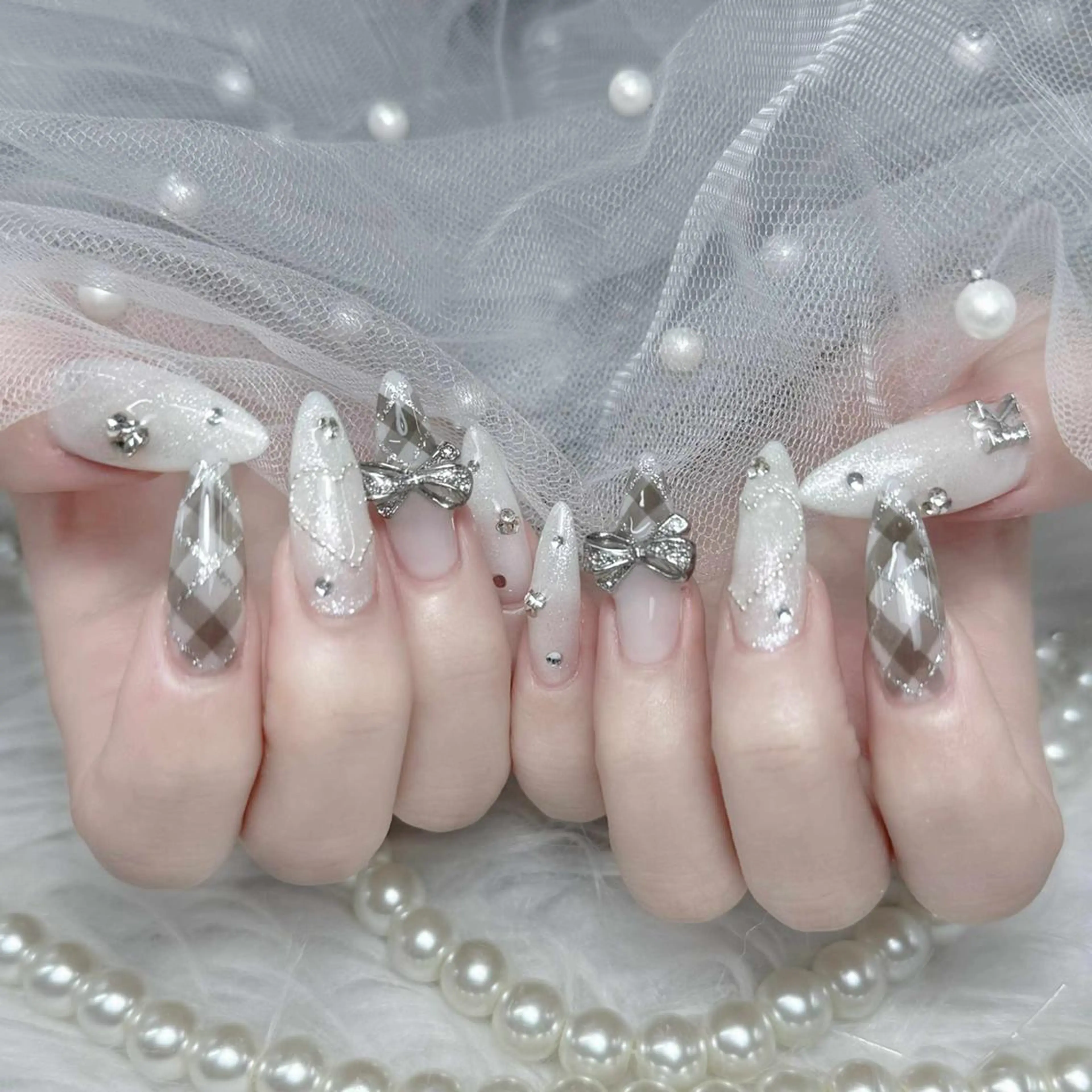 ネイル ガーリー ハート ピンク シルバー Jerry Novaのネイルデザイン