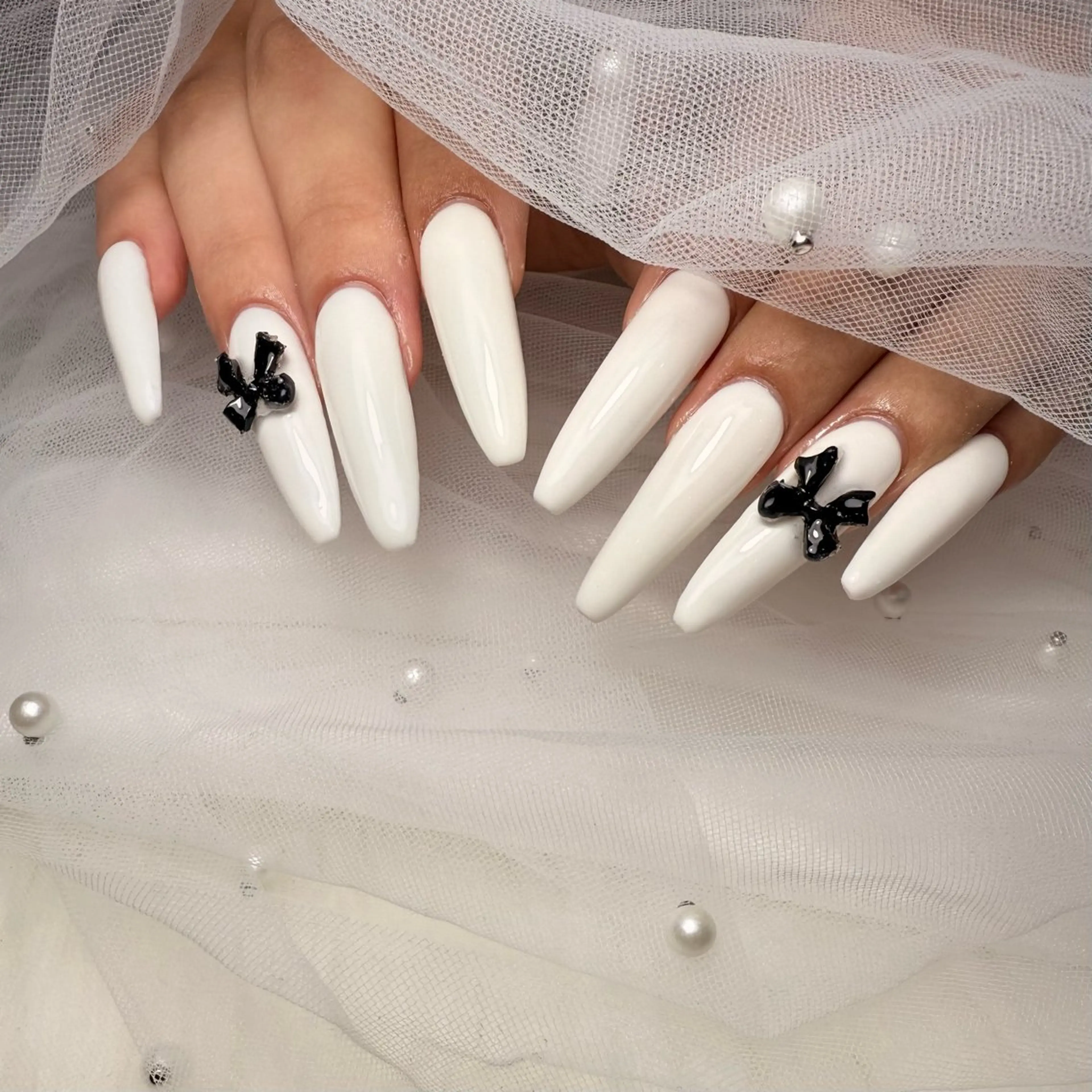 ネイル アートネイル ガーリー ロングネイル ワンカラーネイル リボン ハンドネイル 🌹Belle Nail🌹のネイルデザイン