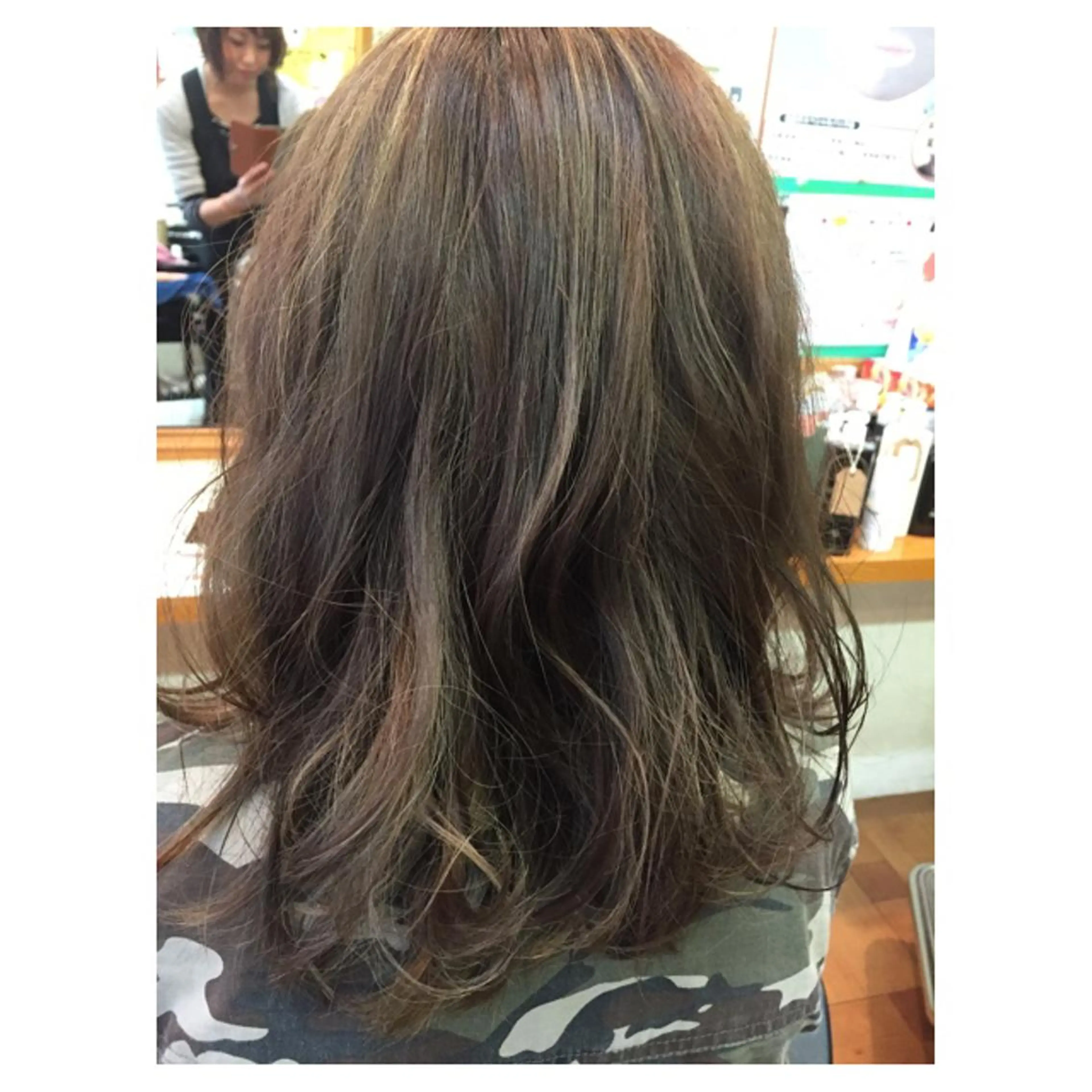 ミディアム セミロング ロング カラー ハイライトカラー 外国人風カラー ハイライト YAP！HAIR トコツメアヤノのヘアスタイル