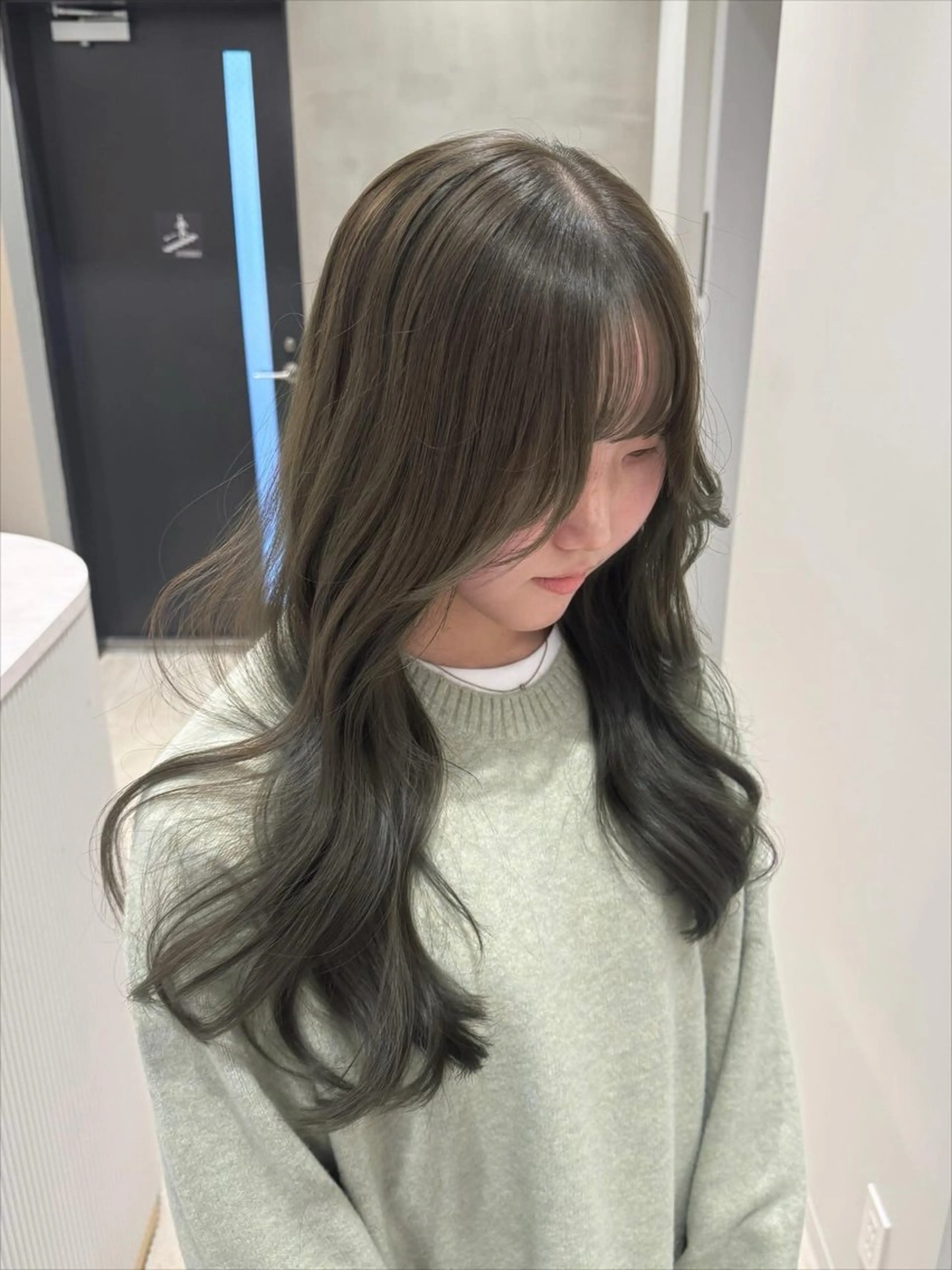 ロング カット ヘアカラー 顔周りの垢抜けヘア 立山あいりのヘアスタイル