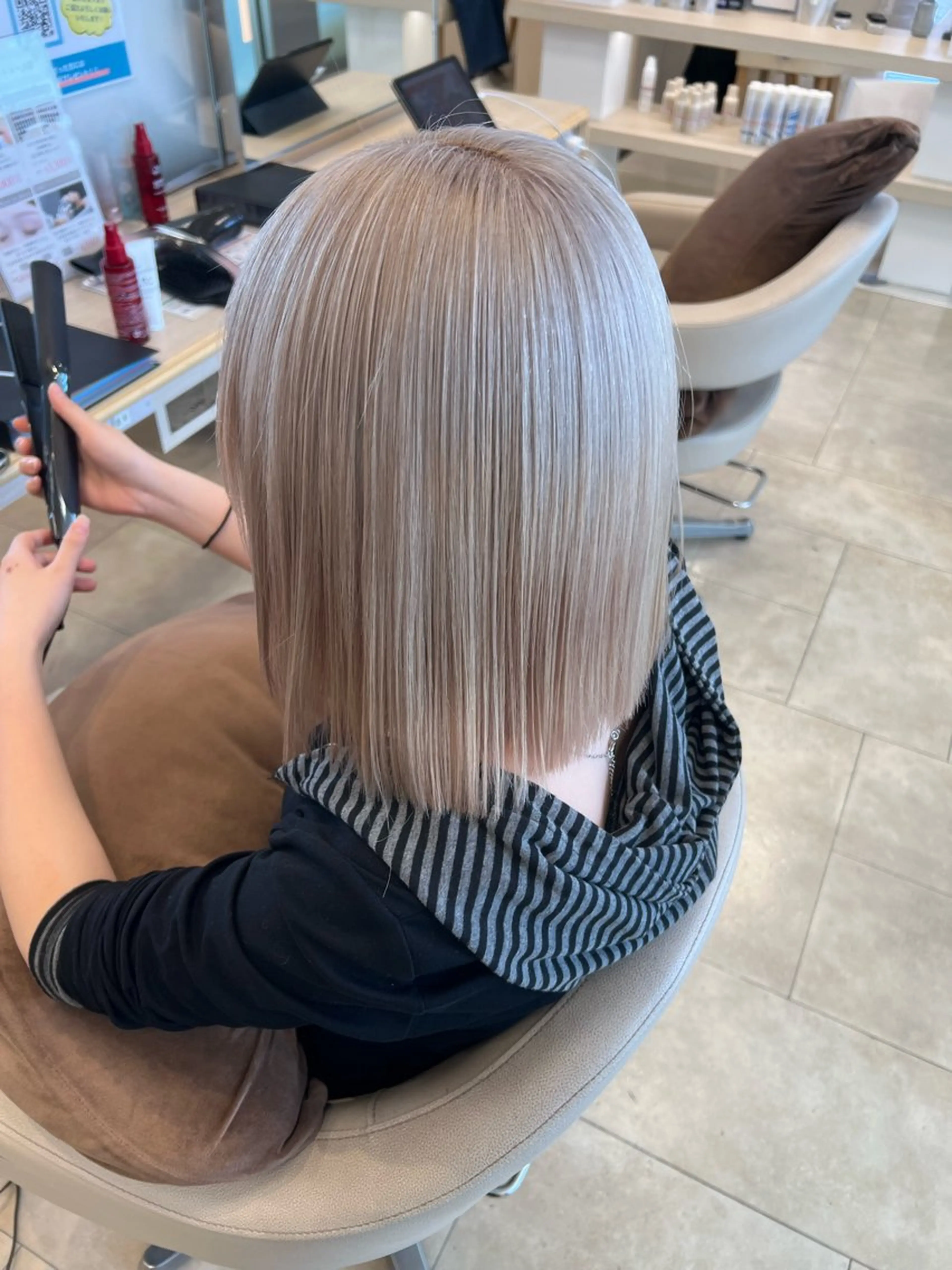 ショート カラー ブリーチ デザインカラー ダブルカラー インナーカラー レイヤーカット ヘアカラー トリートメント ヘアセット ハイトーン/ウルフ /レイヤー/坂野幸伸のヘアスタイル