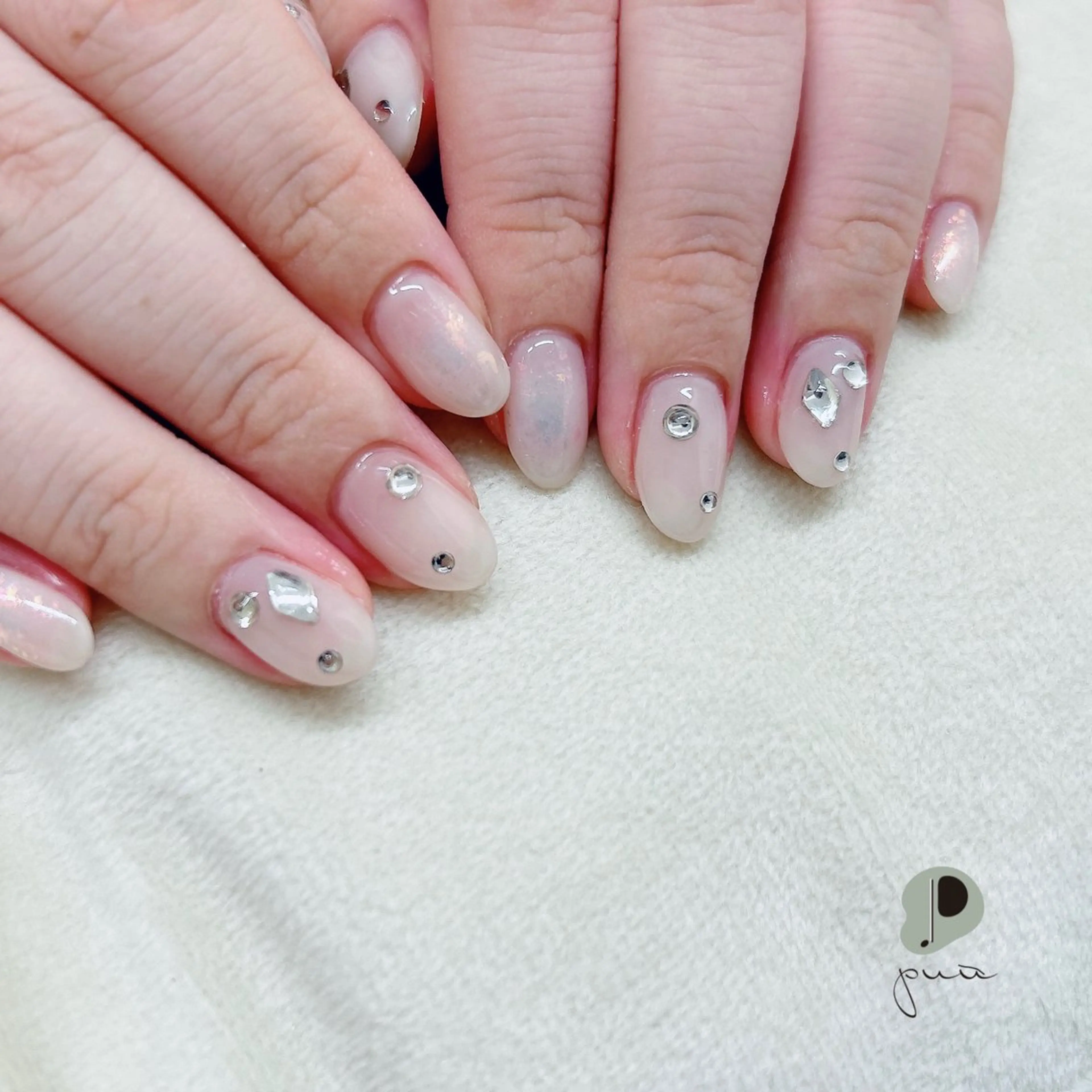 ネイル オーロラネイル ジェルネイル ワンカラーネイル 冬ネイル ハンドネイル puu kyoto所属・Nail salon puu kyotoのネイルデザイン