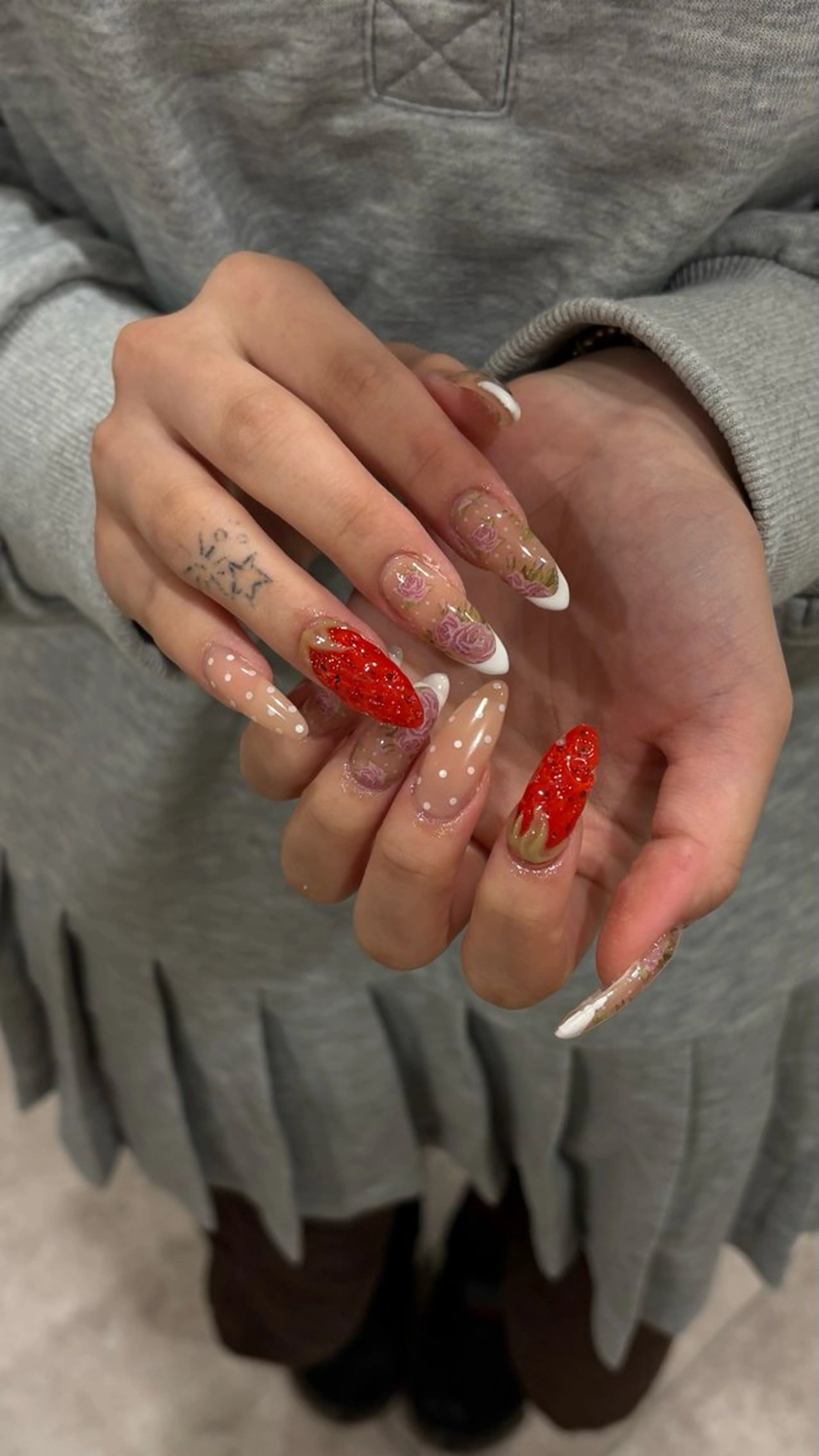 ネイル しおん🎶｜ひと 癖ニュアンス｜個性派のネイルデザイン