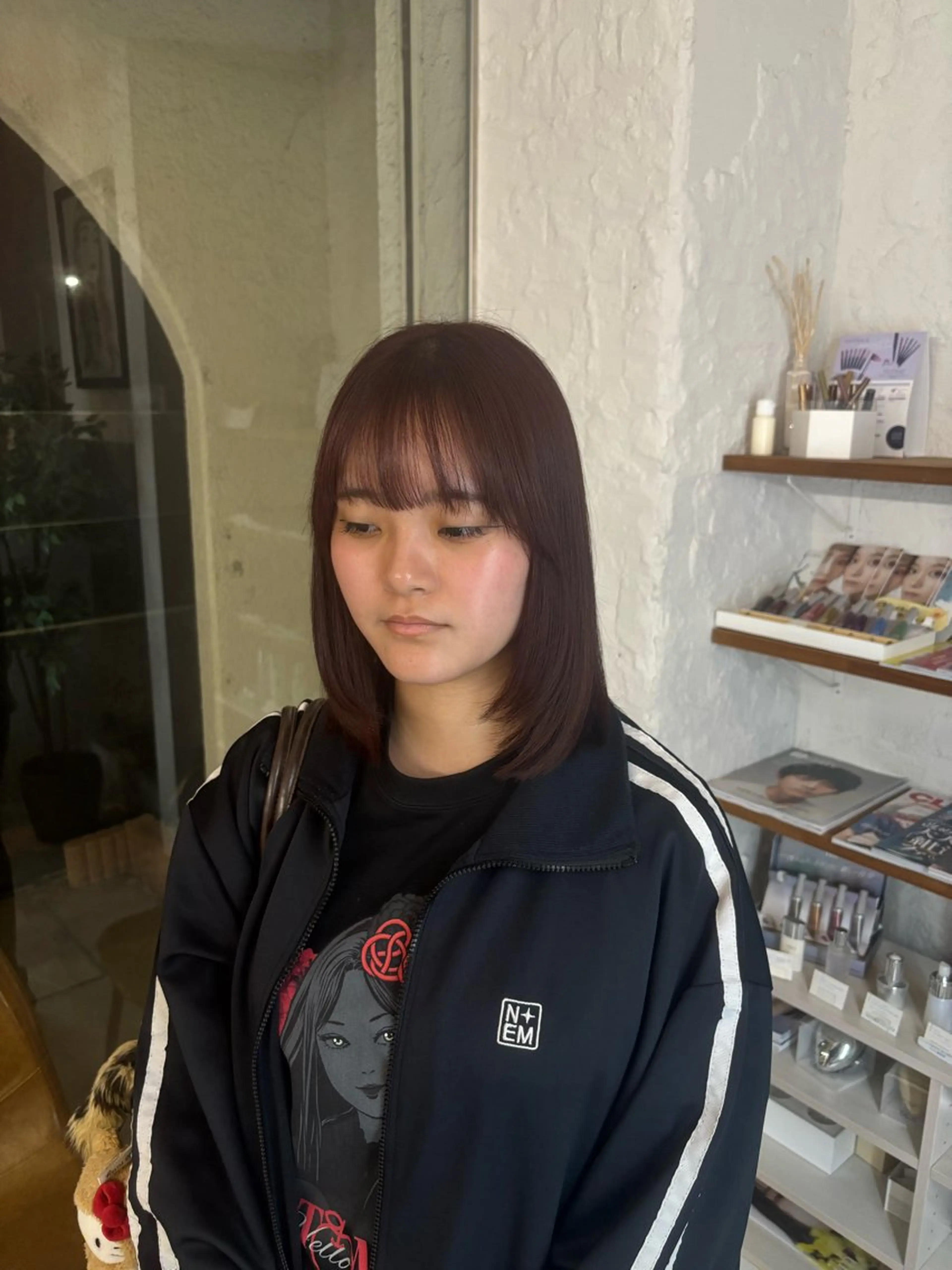 ミディアム カラー レイヤーカット カット ヘアカラー rin : modaのヘアスタイル