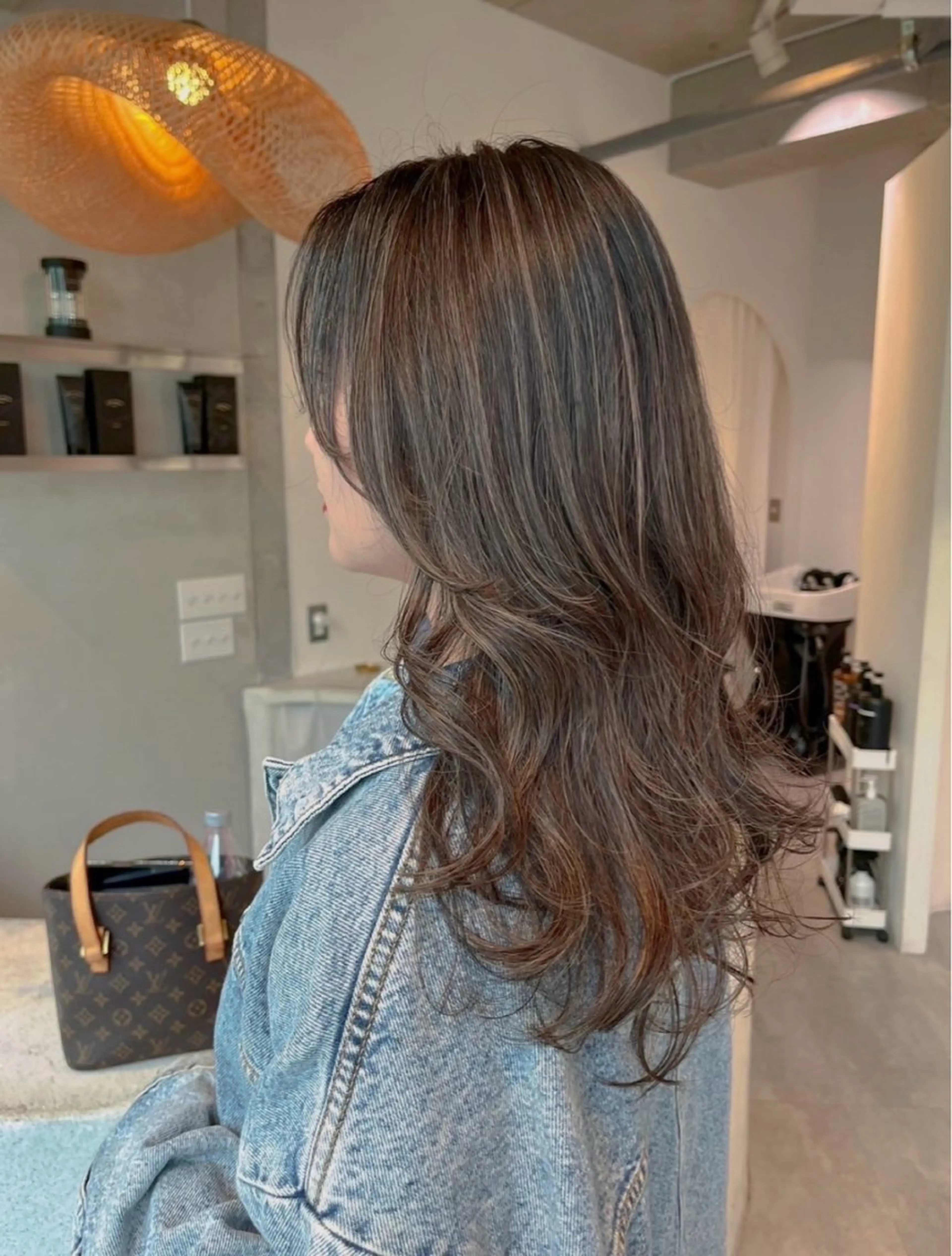 ロング ハイライト 早稲田 千尋のヘアスタイル
