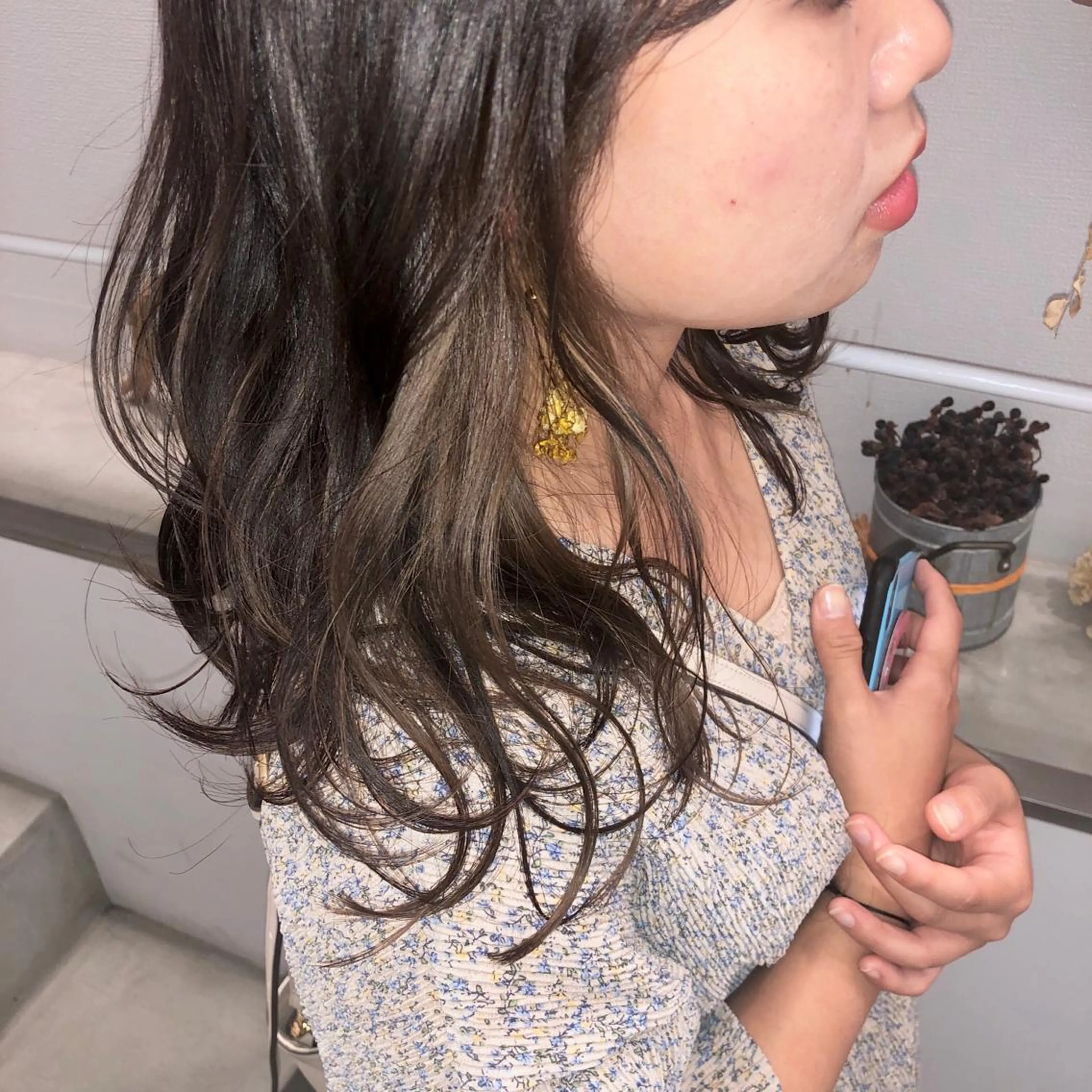 ロング カラー ブリーチ イヤリングカラー インナーカラー 柏木 彩花のヘアスタイル