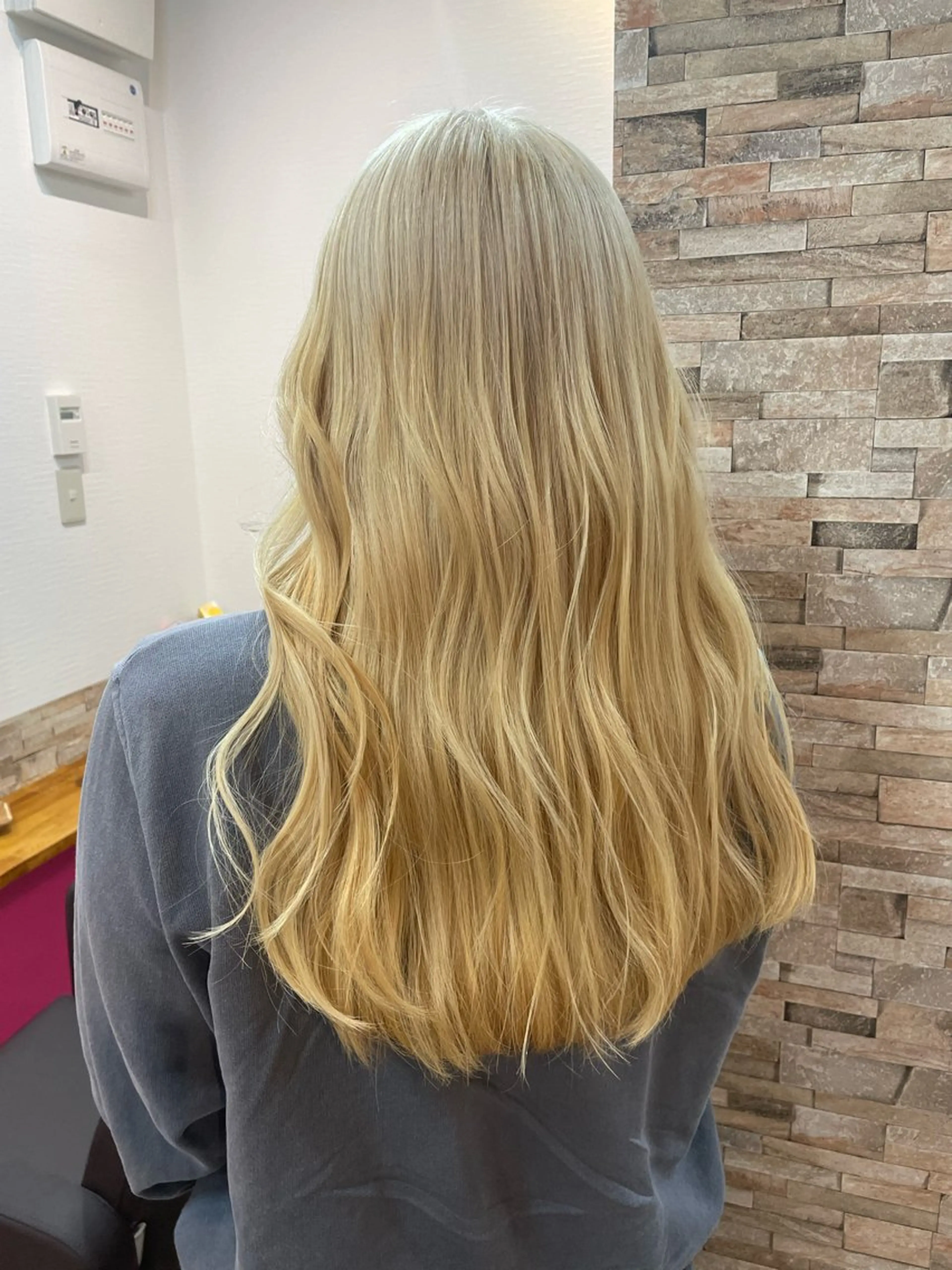 ロング カラー 抜きっぱなしブロンド ブロンド ハイトーンカラー カット ヘアカラー YUI/ ブリーチカラー🌷のヘアスタイル