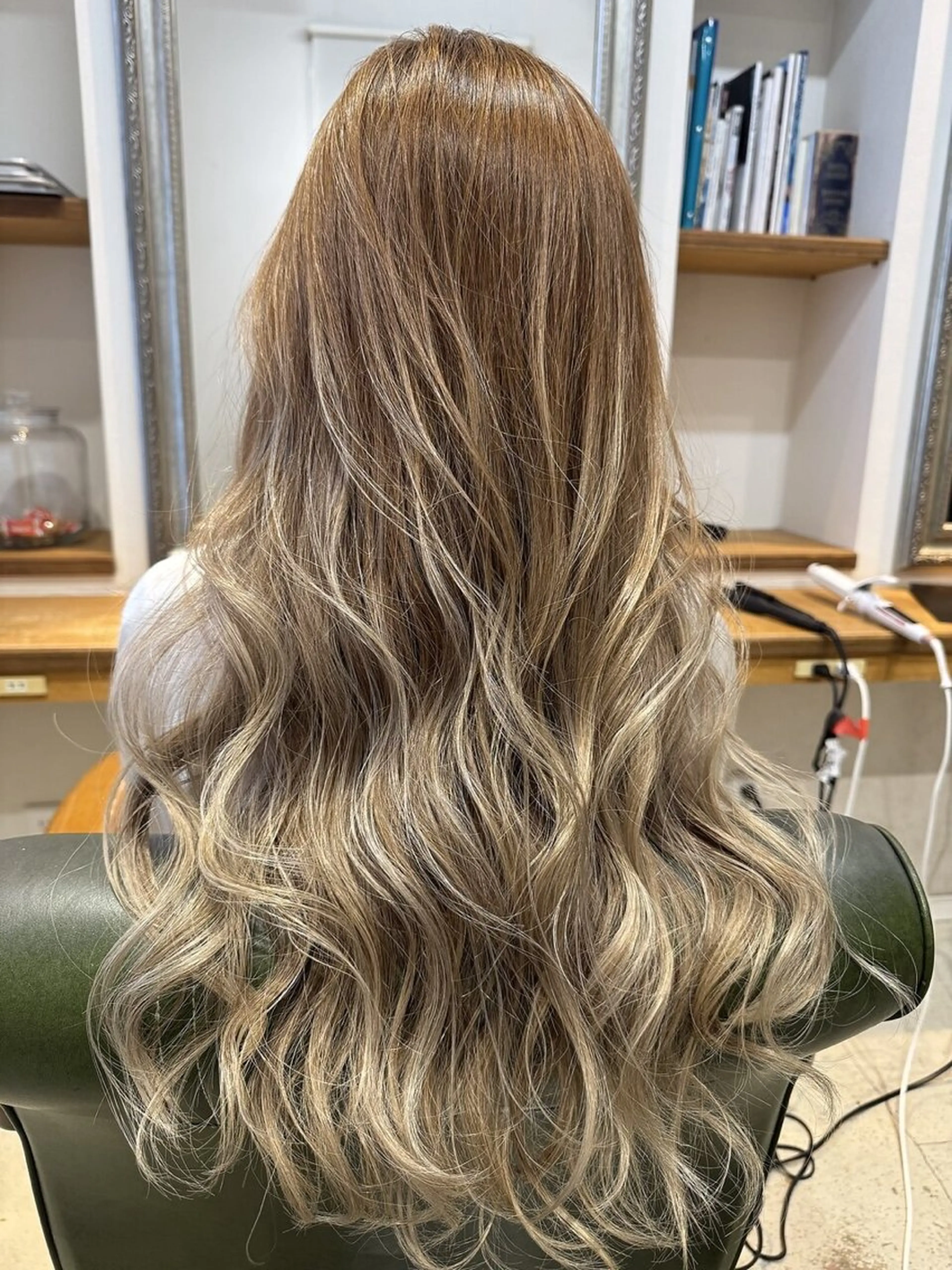 ロング カラー 透明感カラー 大浦偉央のヘアスタイル