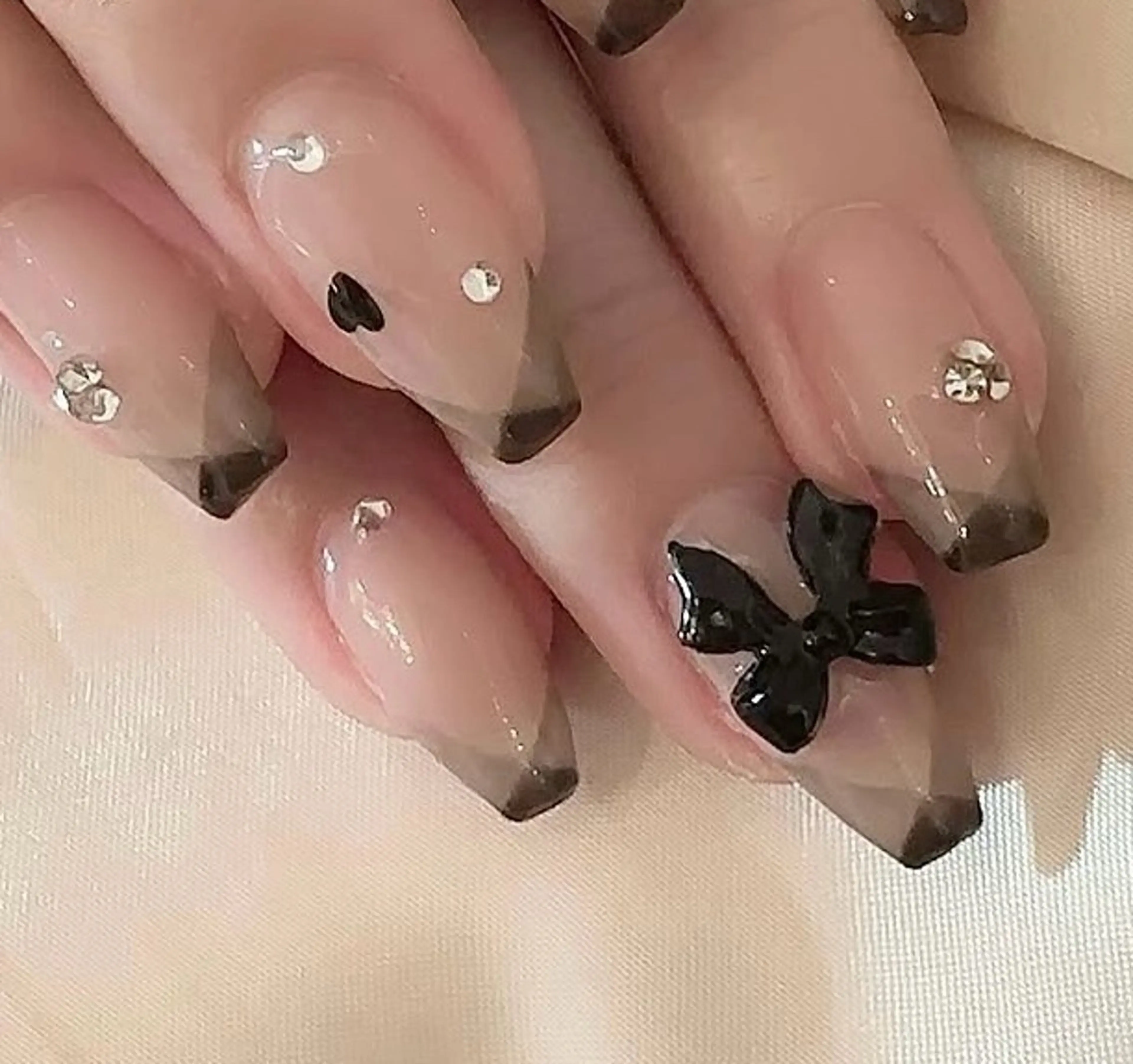 パーツ2つ無料✨クロスフレンチネイルの写真