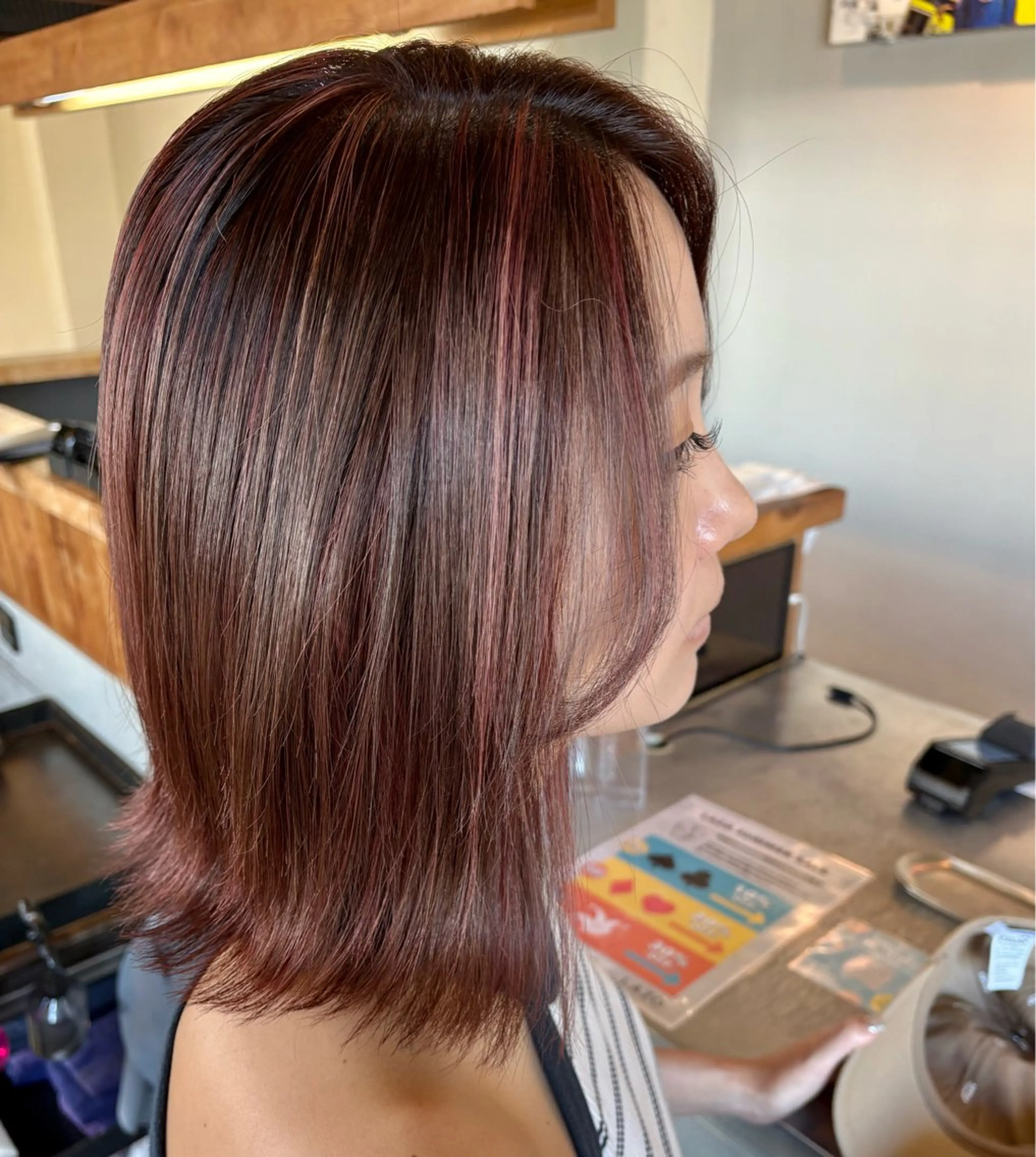 ミディアム ハイライト 小山 莉沙のヘアスタイル