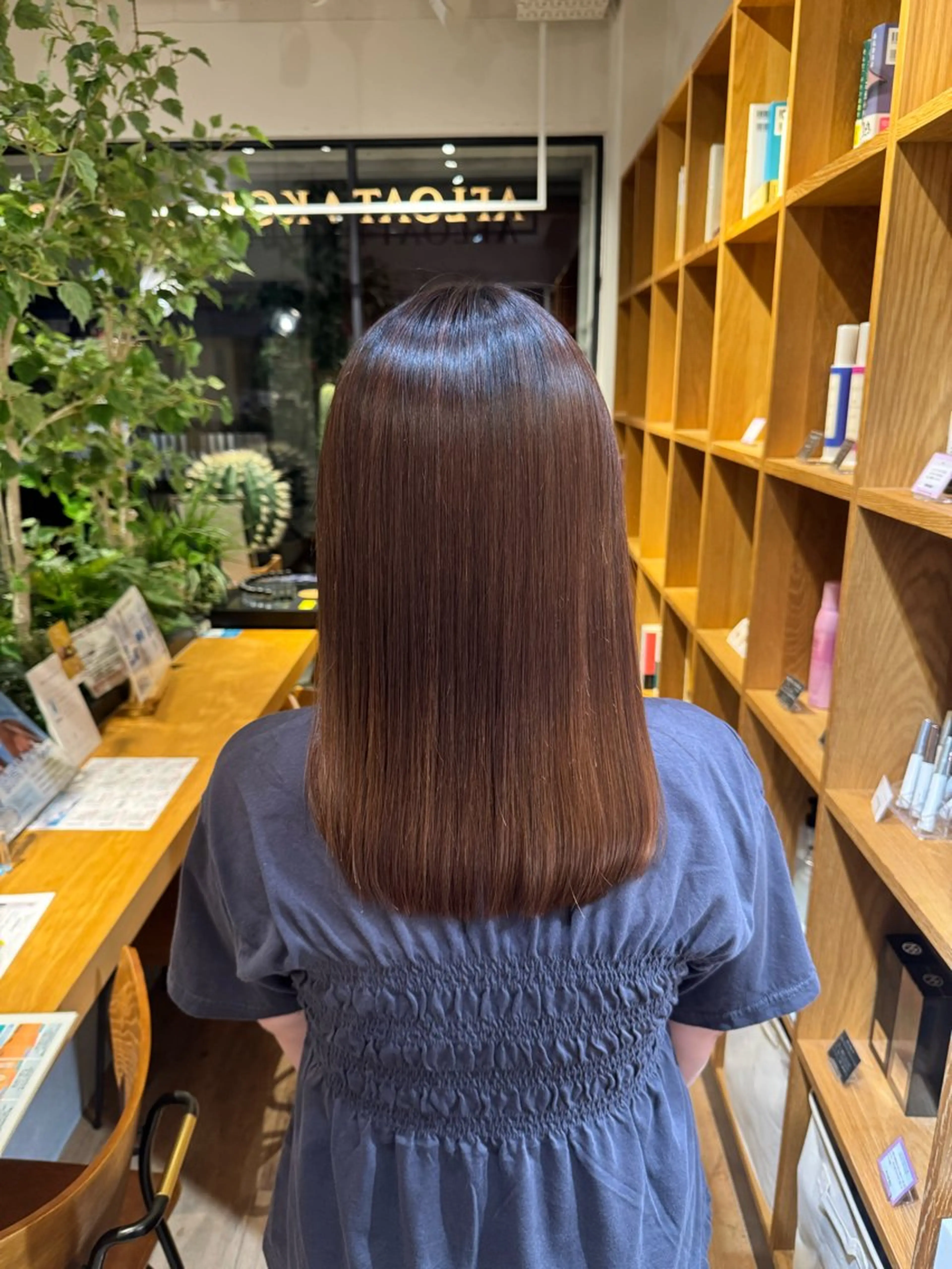 セミロング ヘアカラー トリートメント afloatkobe所属・美髪/髪質改善 川口凌弥のヘアスタイル