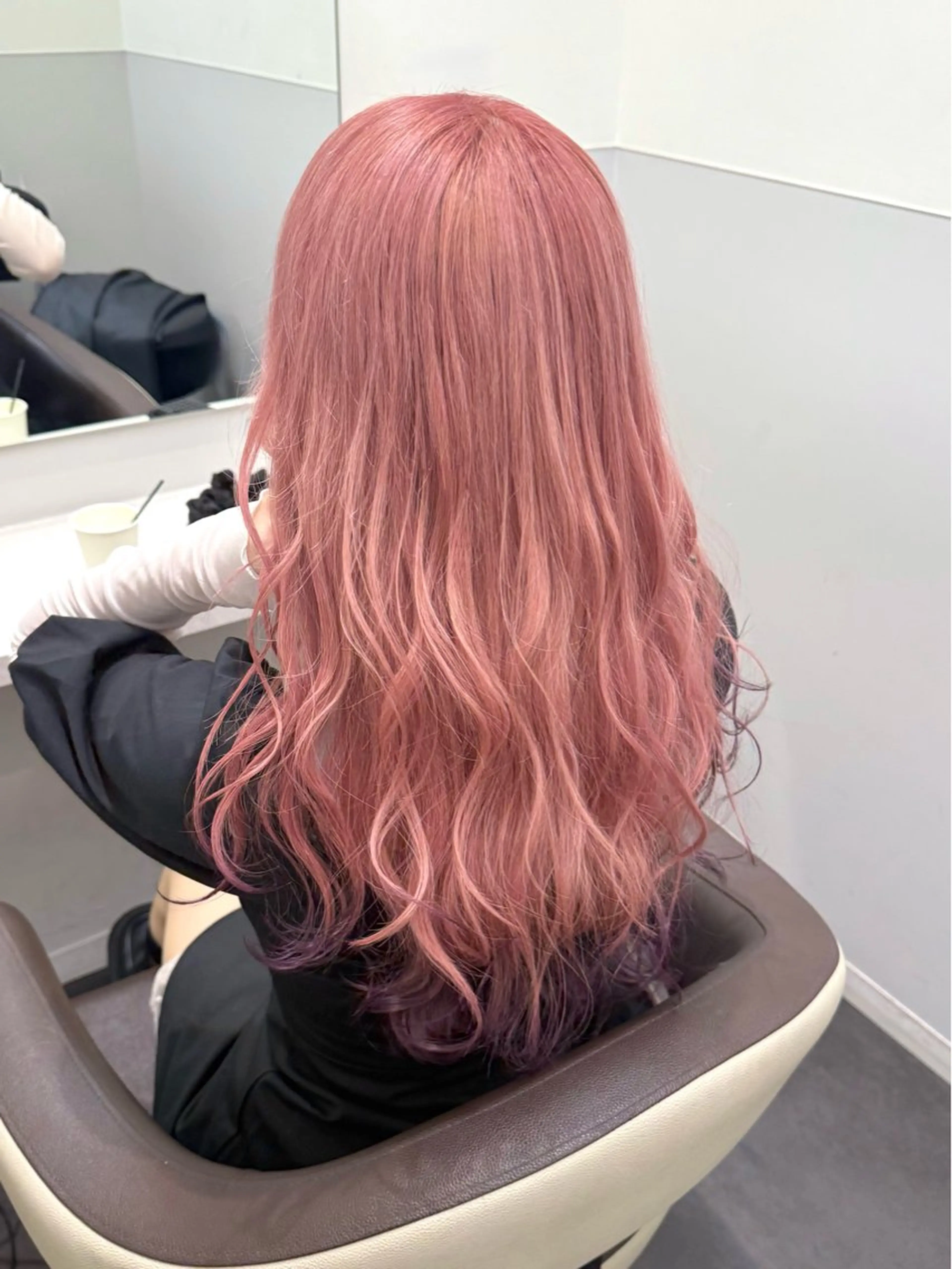 ロング カラー ブリーチ ピンクカラー 優菜🎀メンズパーマ /ハイトーンカラーのヘアスタイル