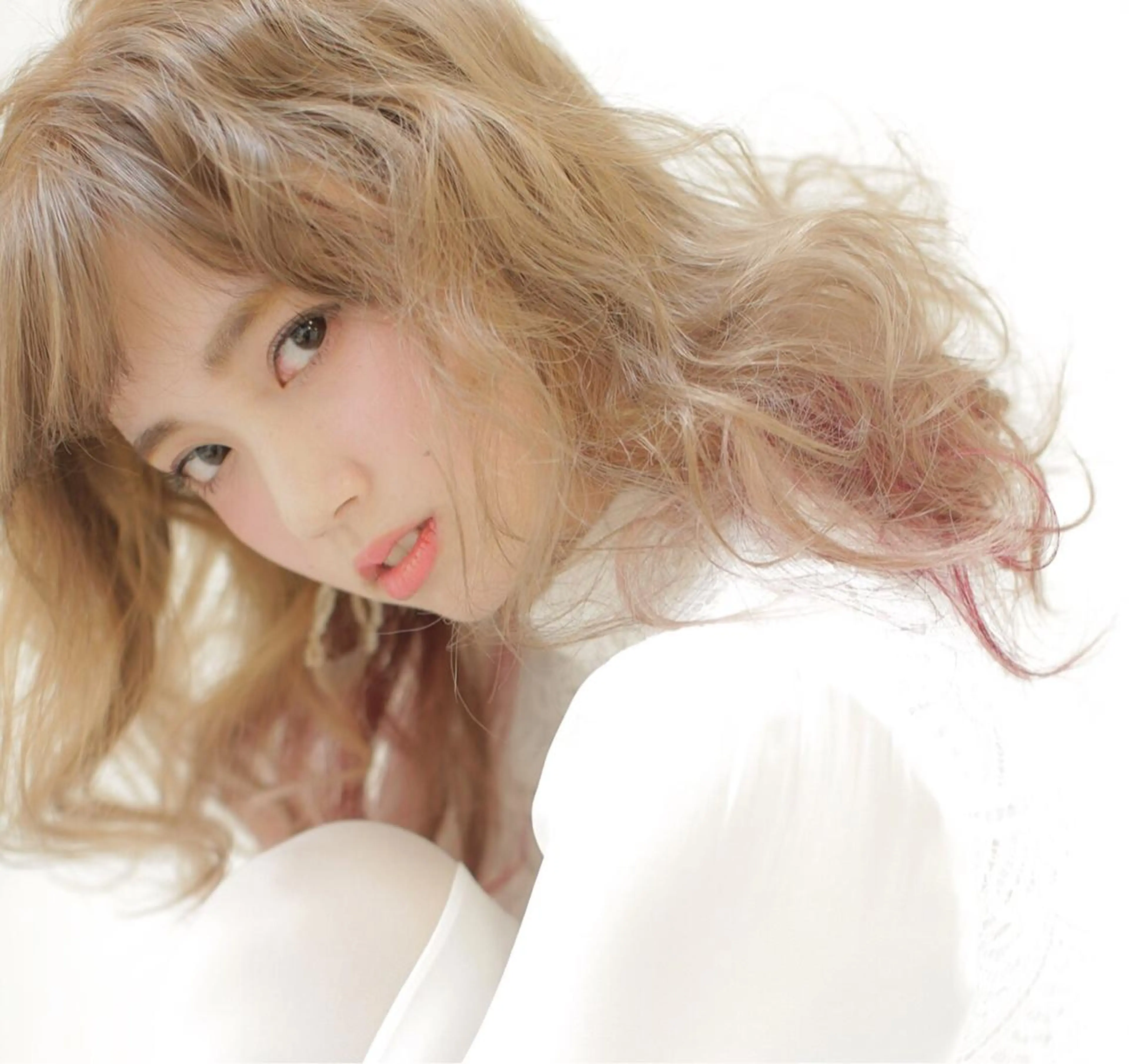 セミロング カラー パーマ ヘアアレンジ セミロングパーマ ブリーチ デザインカット トリートメント 心斎橋 女性 スタイリスト  大阪のヘアスタイル