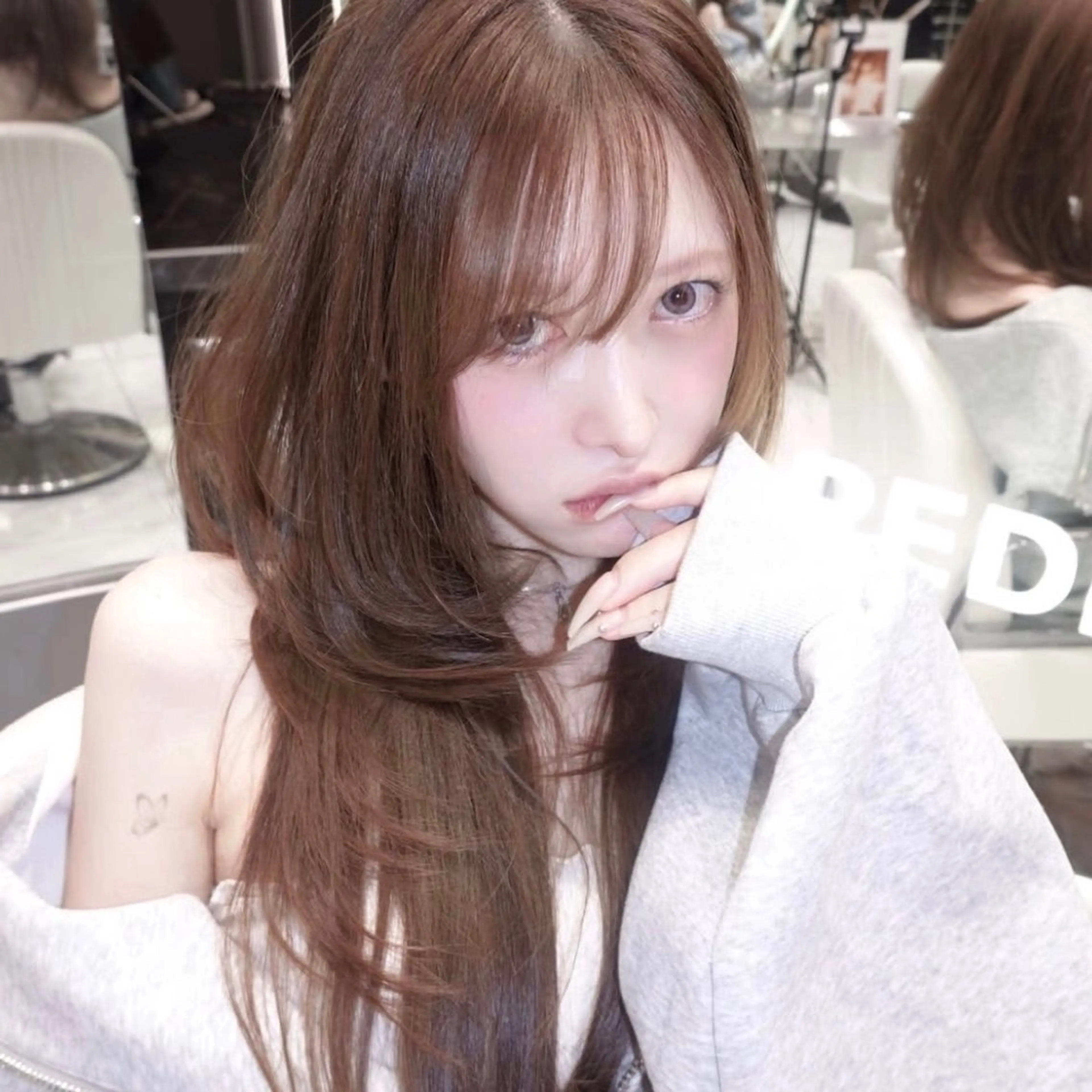 ロング くびれヘア 顔周りカット ハイレイヤー 韓国風ヘア レイヤーカット カット がわ/ハイレイヤー /ハイトーンカラーのヘアスタイル