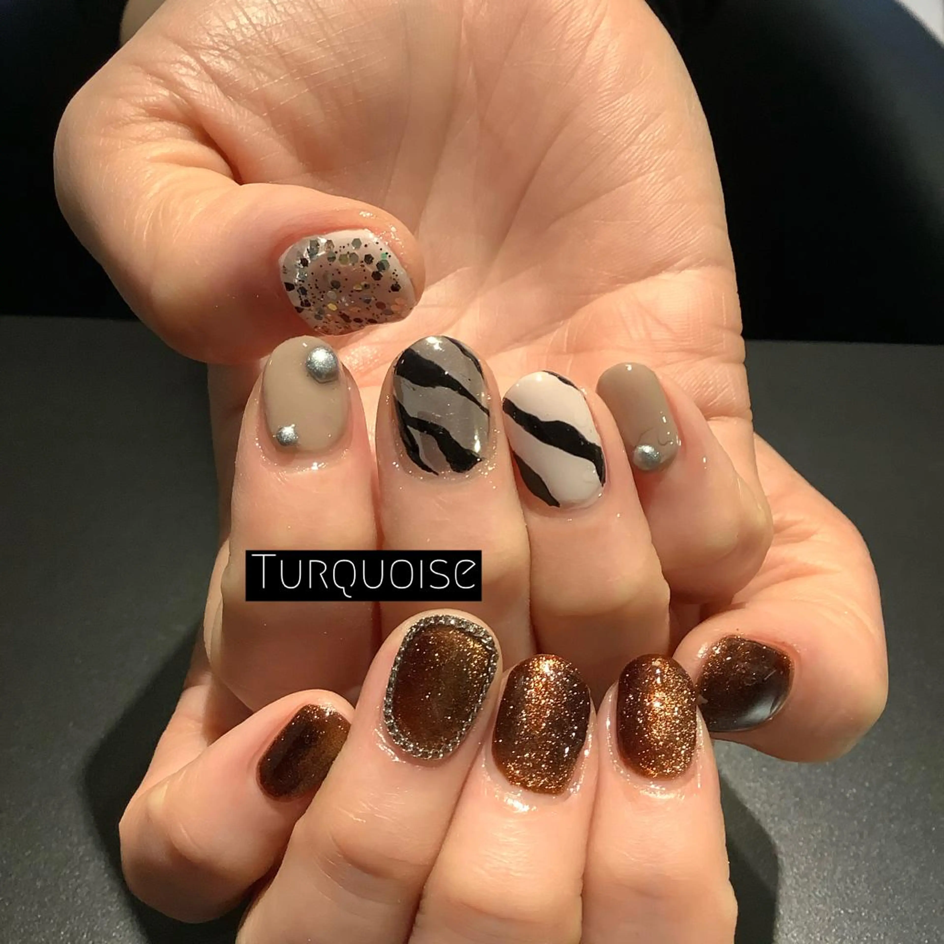 ネイル 個性派ネイルサロン 💅🏼ターコイズのネイルデザイン