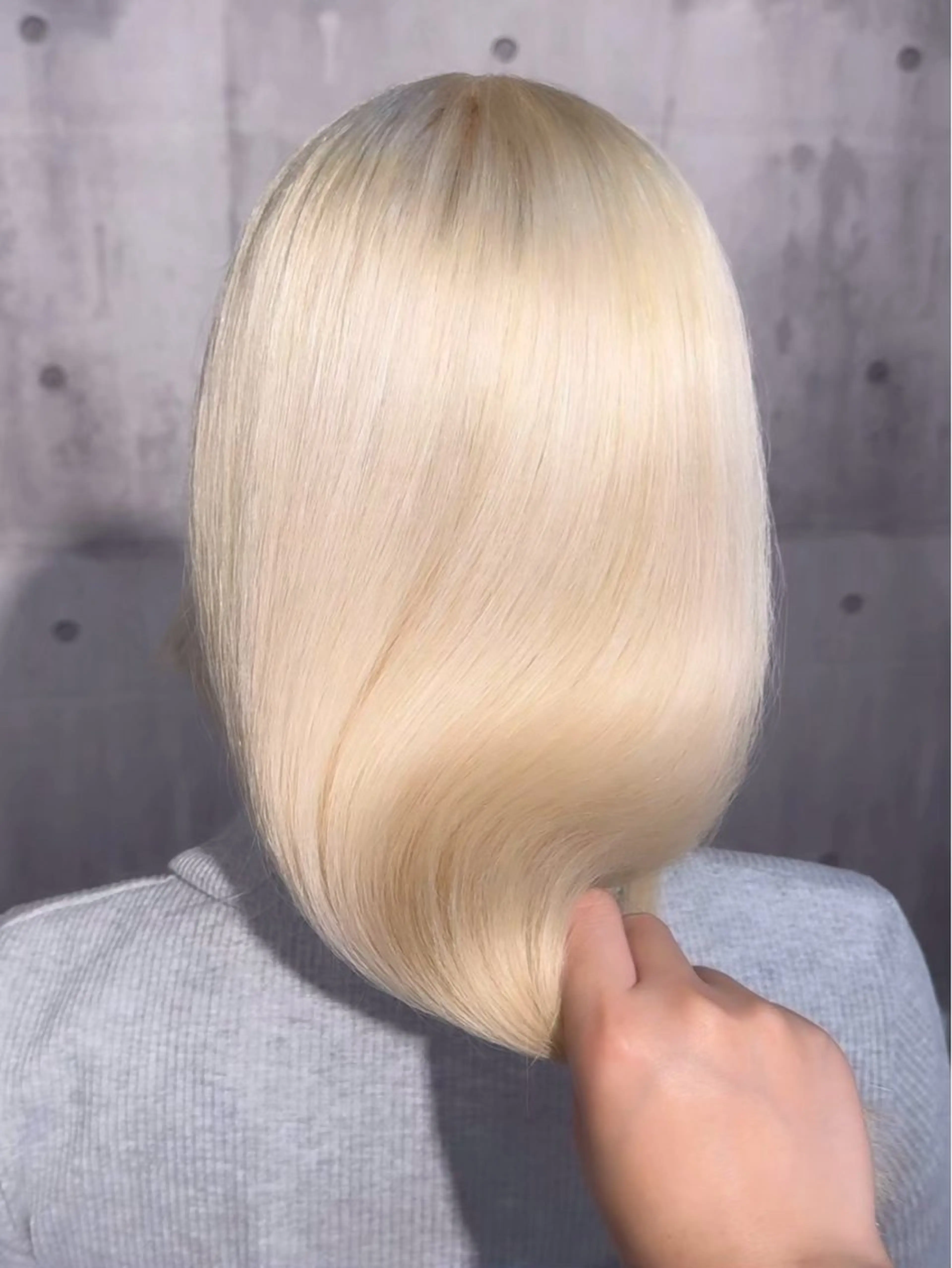 ロング カナ：ホワイトカラー /ピンクカラー‎のヘアスタイル