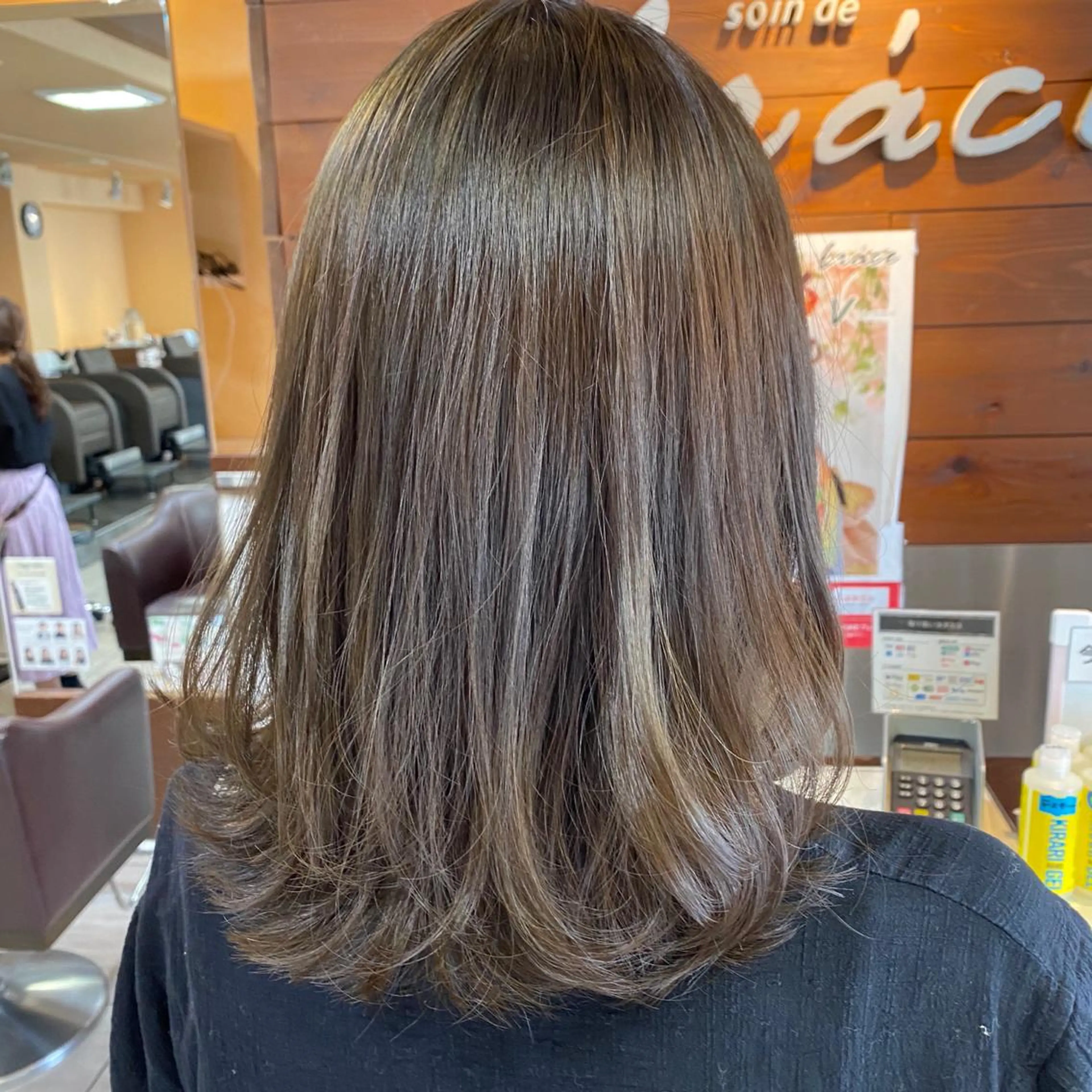 セミロング カラー インナー×縮毛矯正 ピンクカラー澤井里菜のヘアスタイル