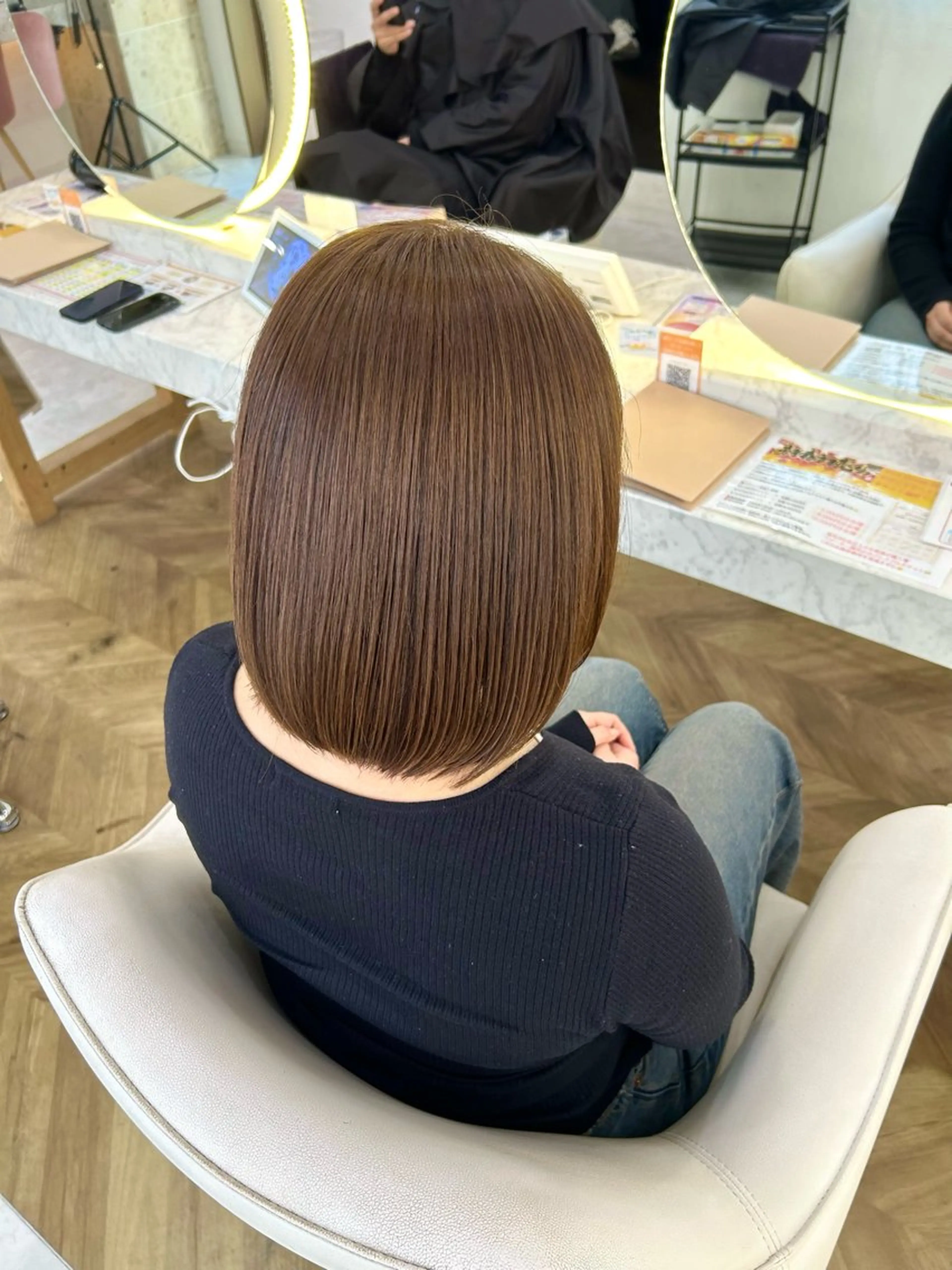 ミディアム ヘアカラー トリートメント 𝜗𝜚ブリーチ ／レイヤー𝜗𝜚のヘアスタイル