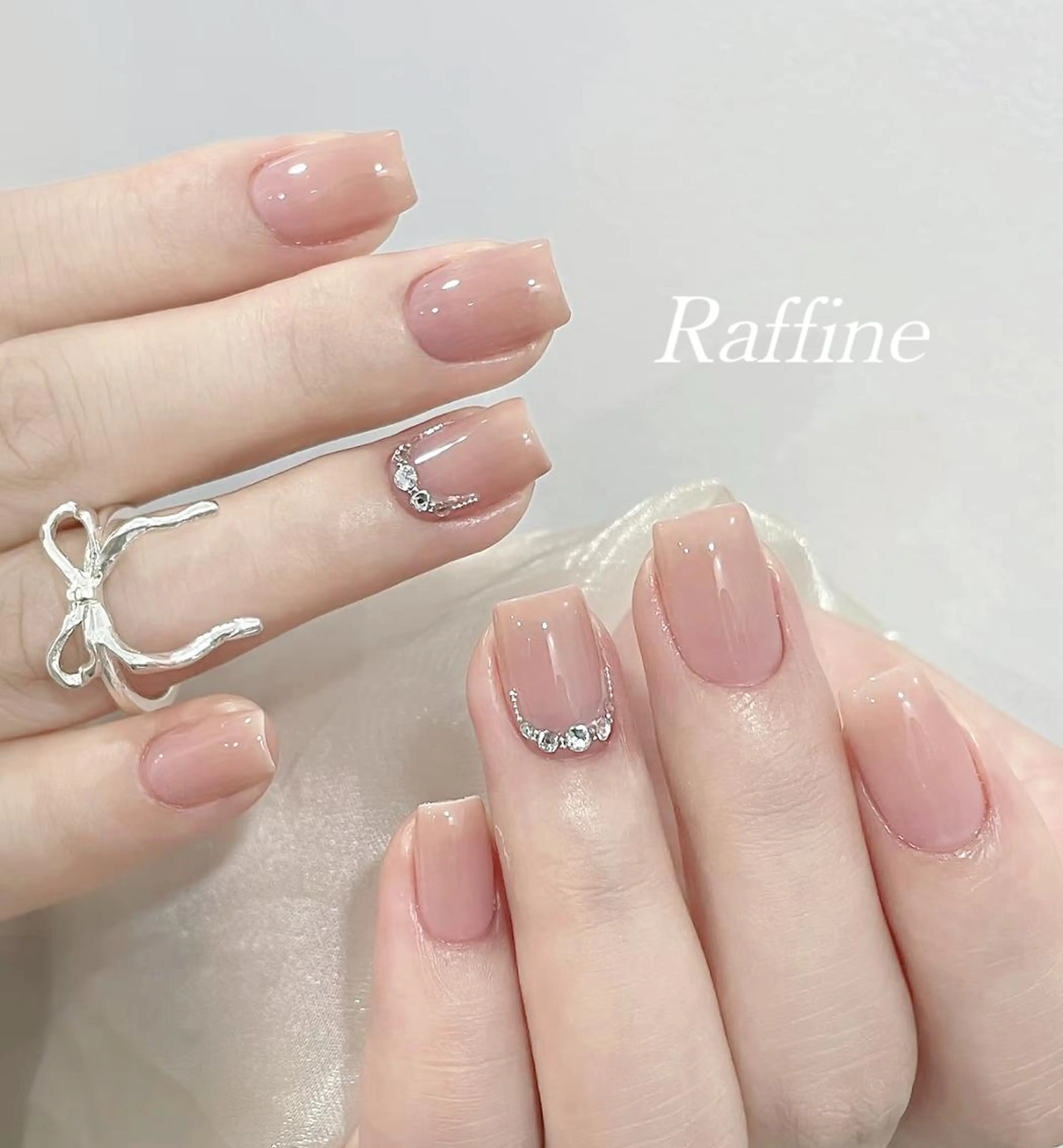 ネイル RAFFINE haru🦋🩵のネイルデザイン