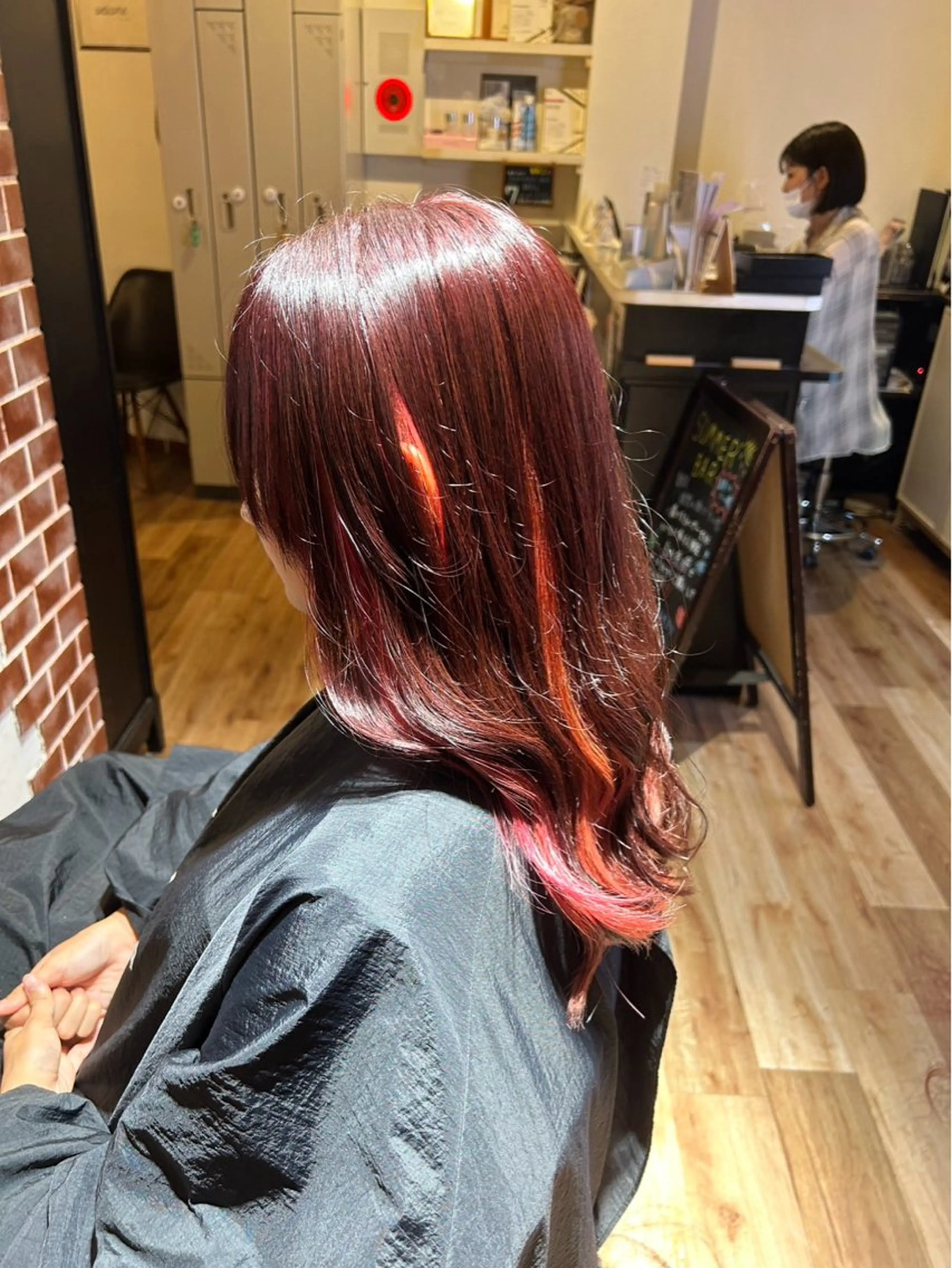 ロング ヘアカラー 高口 小春のヘアスタイル