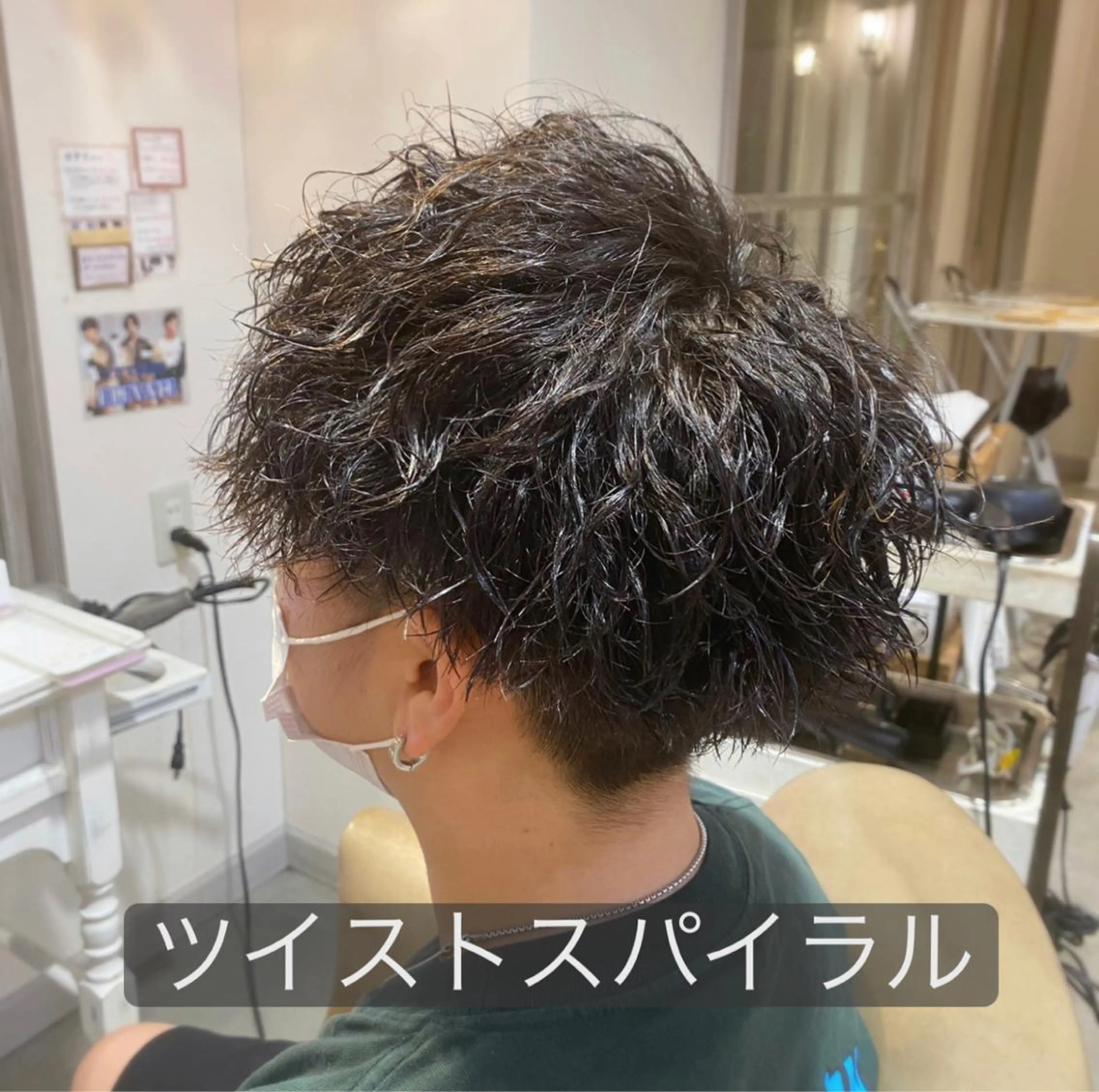 ショート パーマ メンズ メンズパーマ ツイストスパイラルパーマ スパイラルパーマ カット ヘアカラー パーマ トリートメント メンズパーマ 西條真治のヘアスタイル