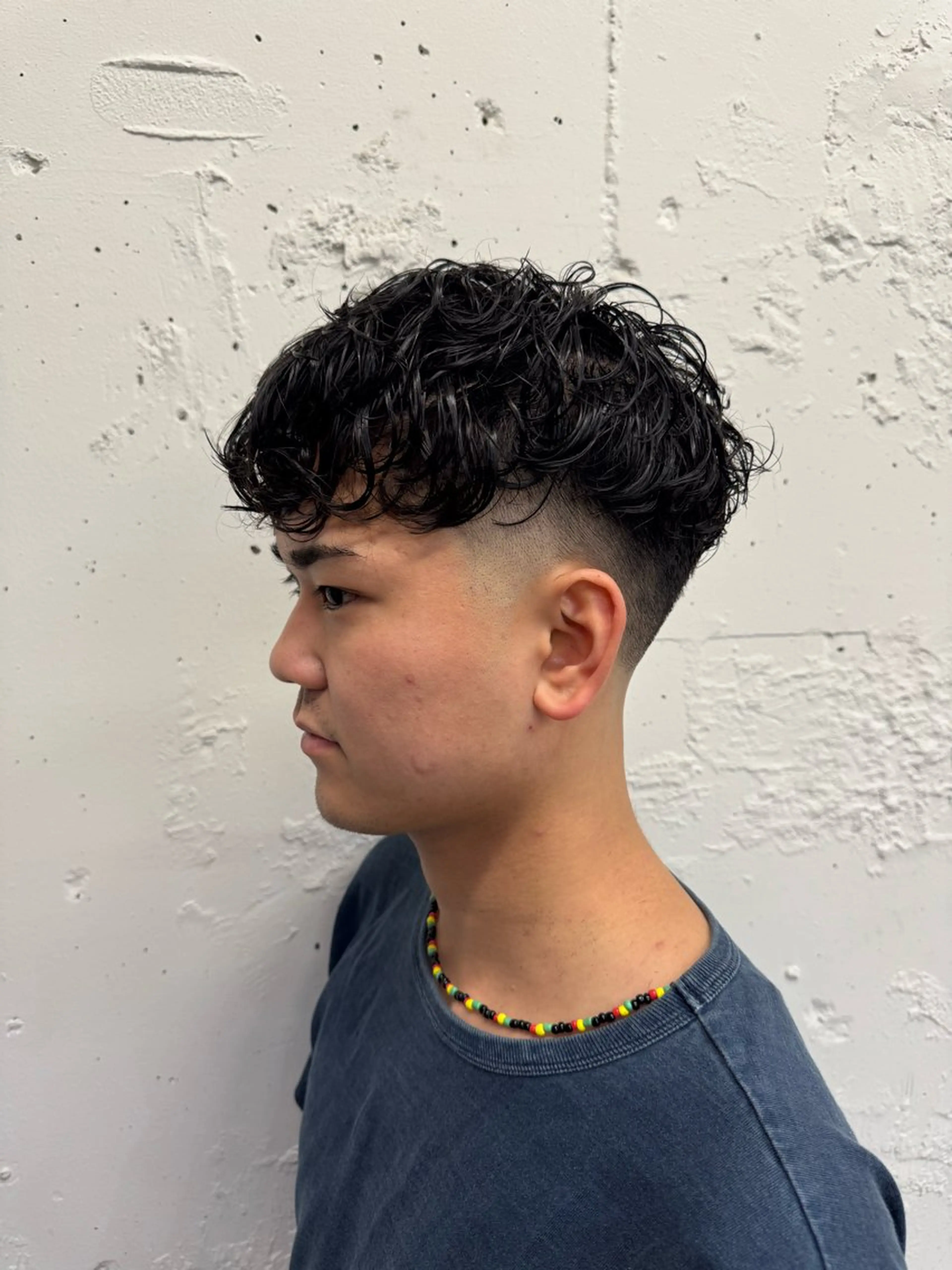 ショート パーマ メンズ センターパート フェードカット メンズパーマ メンズショート スキンフェード カット パーマ トリートメント 💈メンズ特化💈 TASUKUのヘアスタイル