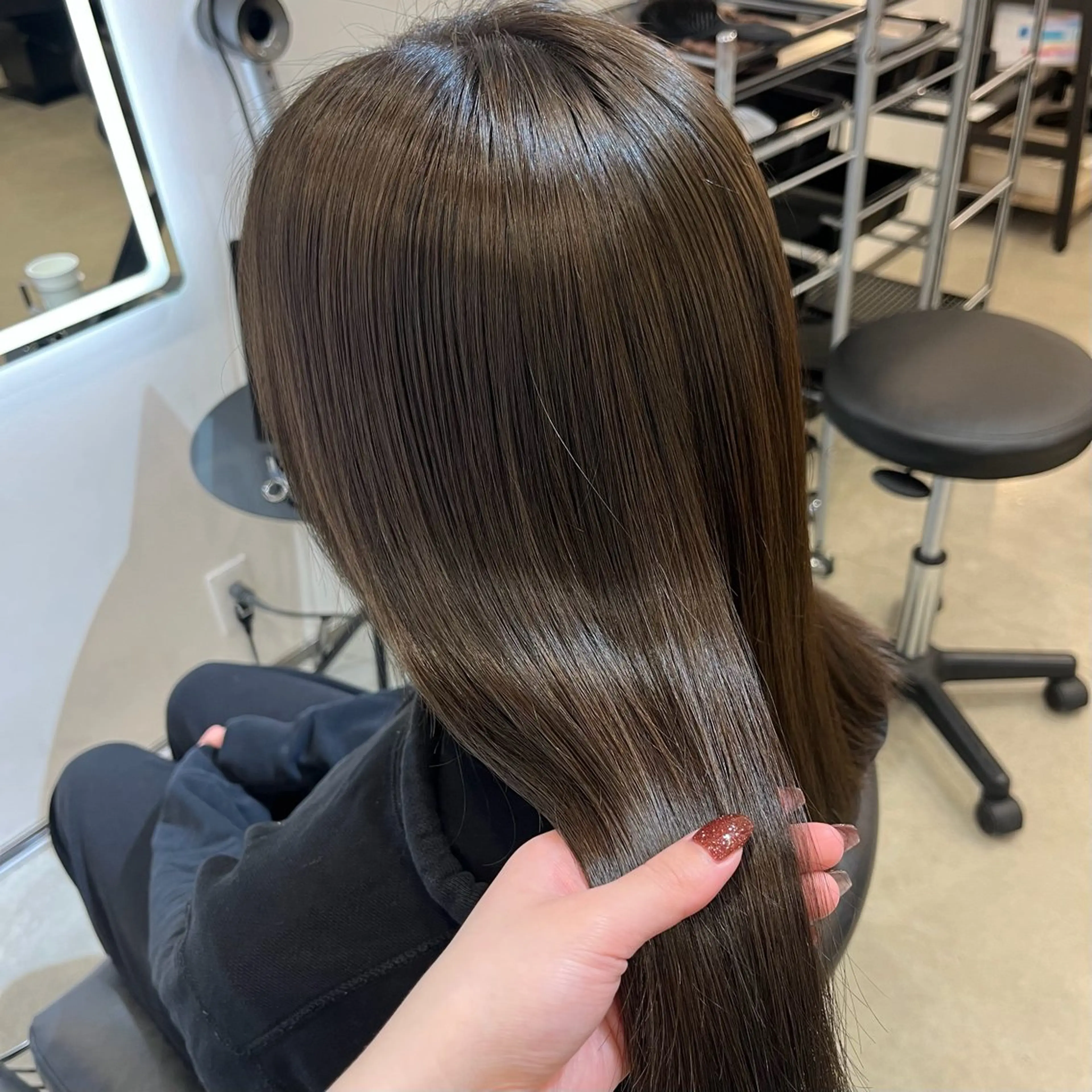 ミディアム カラー 透明感カラー グレージュ オリーブグレージュ オリーブグレー ヘアカラー aoi🩵/カラー/ 縮毛矯正/高崎のヘアスタイル