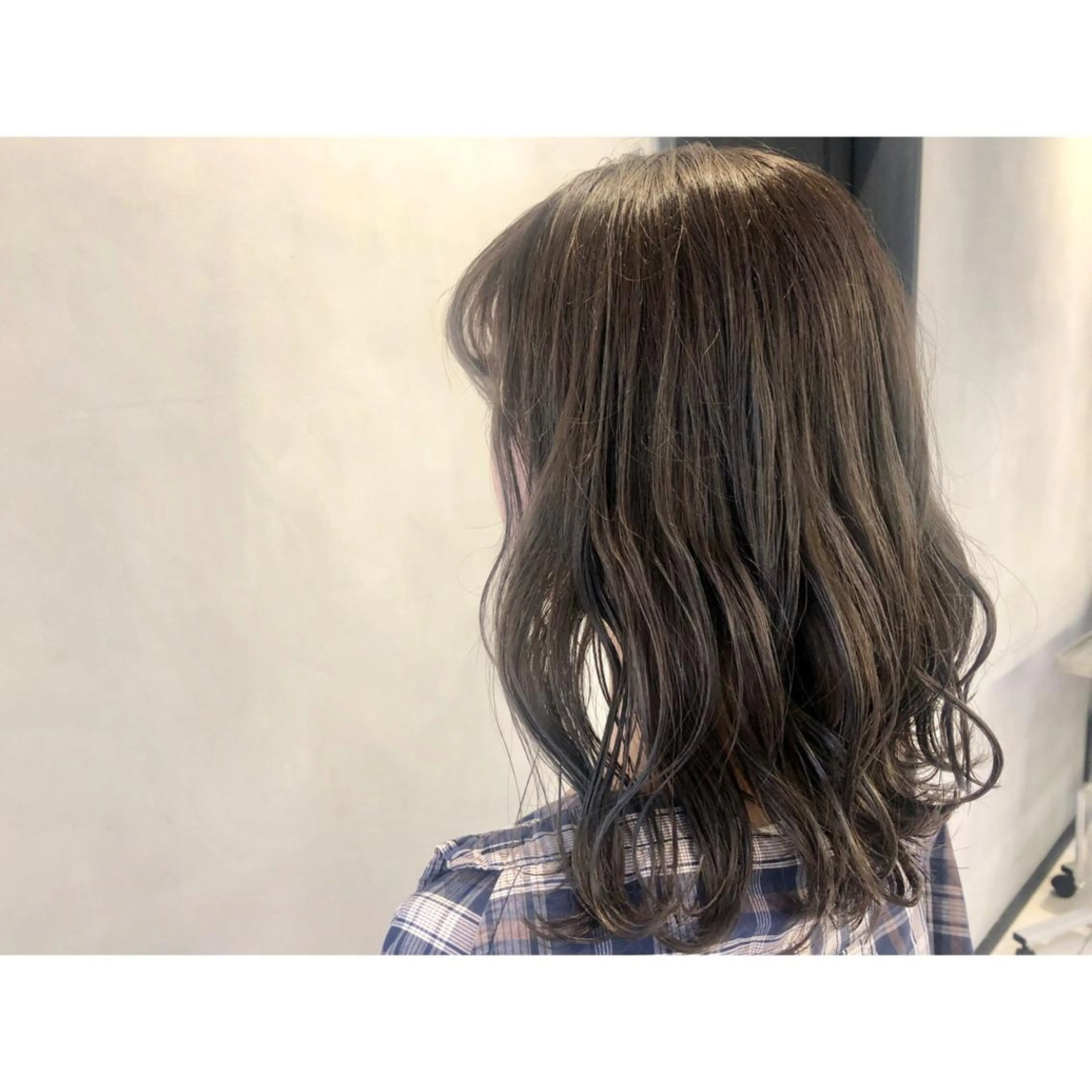 セミロング カラー カット 渡邊 桃香のヘアスタイル