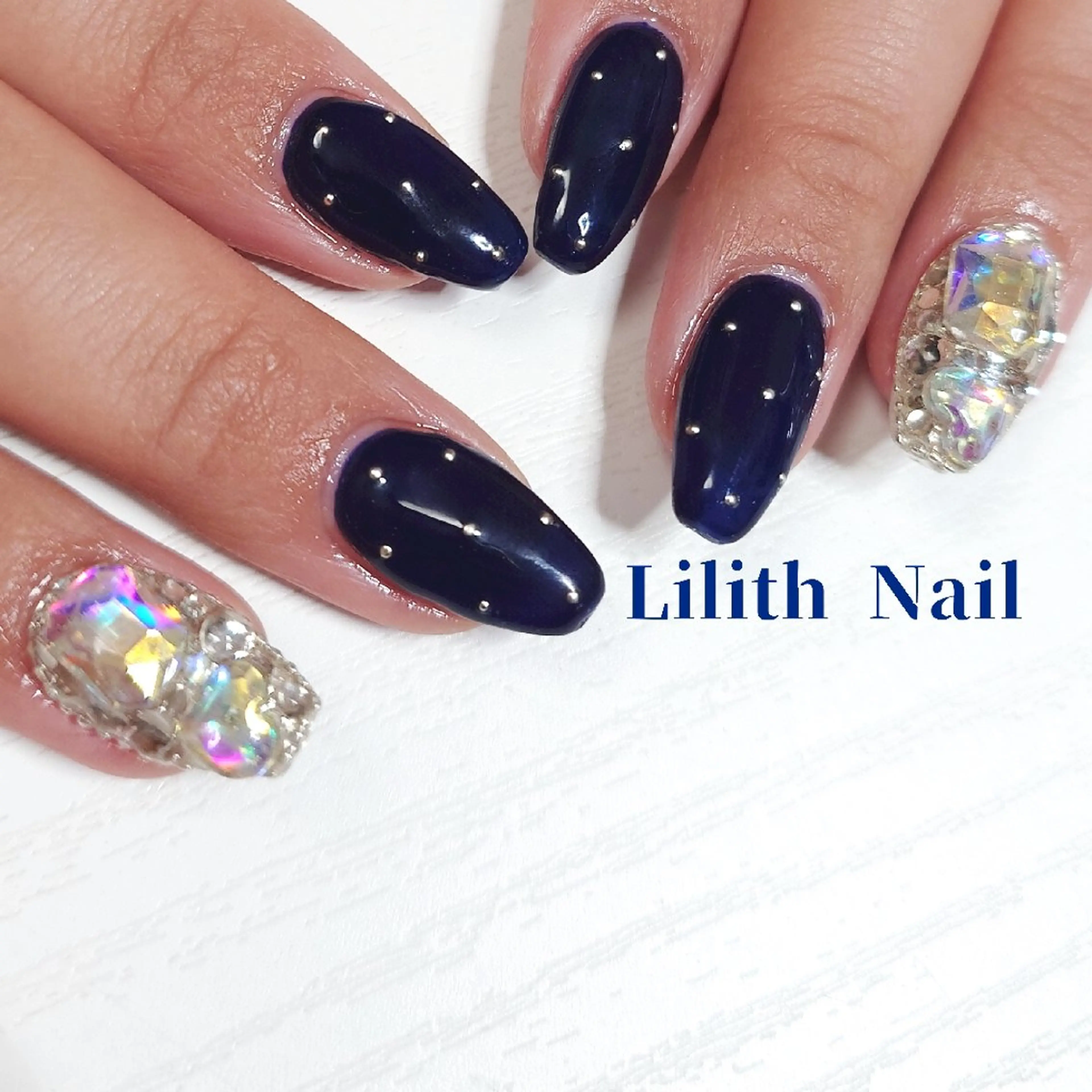 ネイル ストーンネイル ハンドネイル Lilith Nailのネイルデザイン