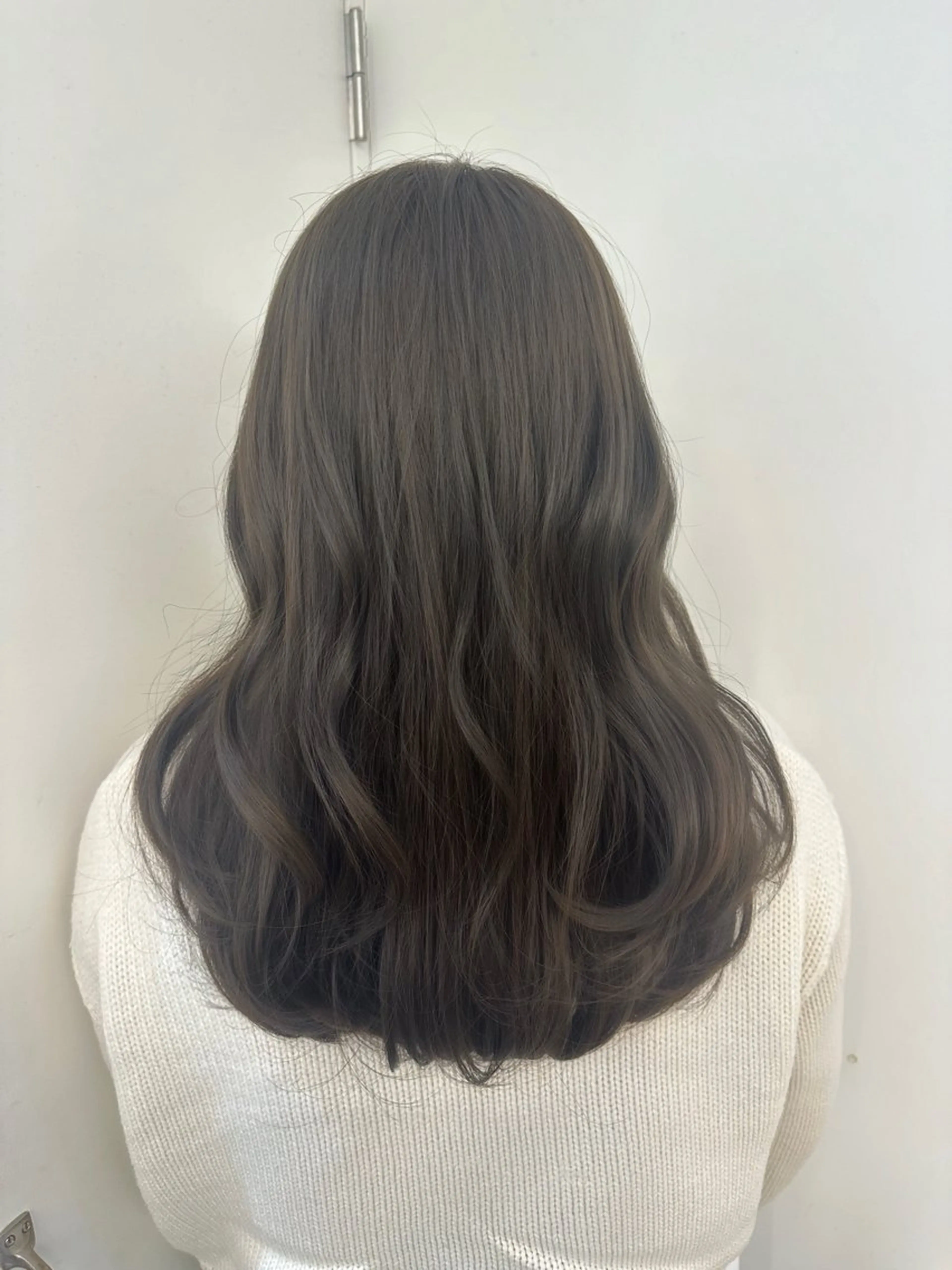 ロング MIYU透明感カラー ブリーチなしWカラーのヘアスタイル