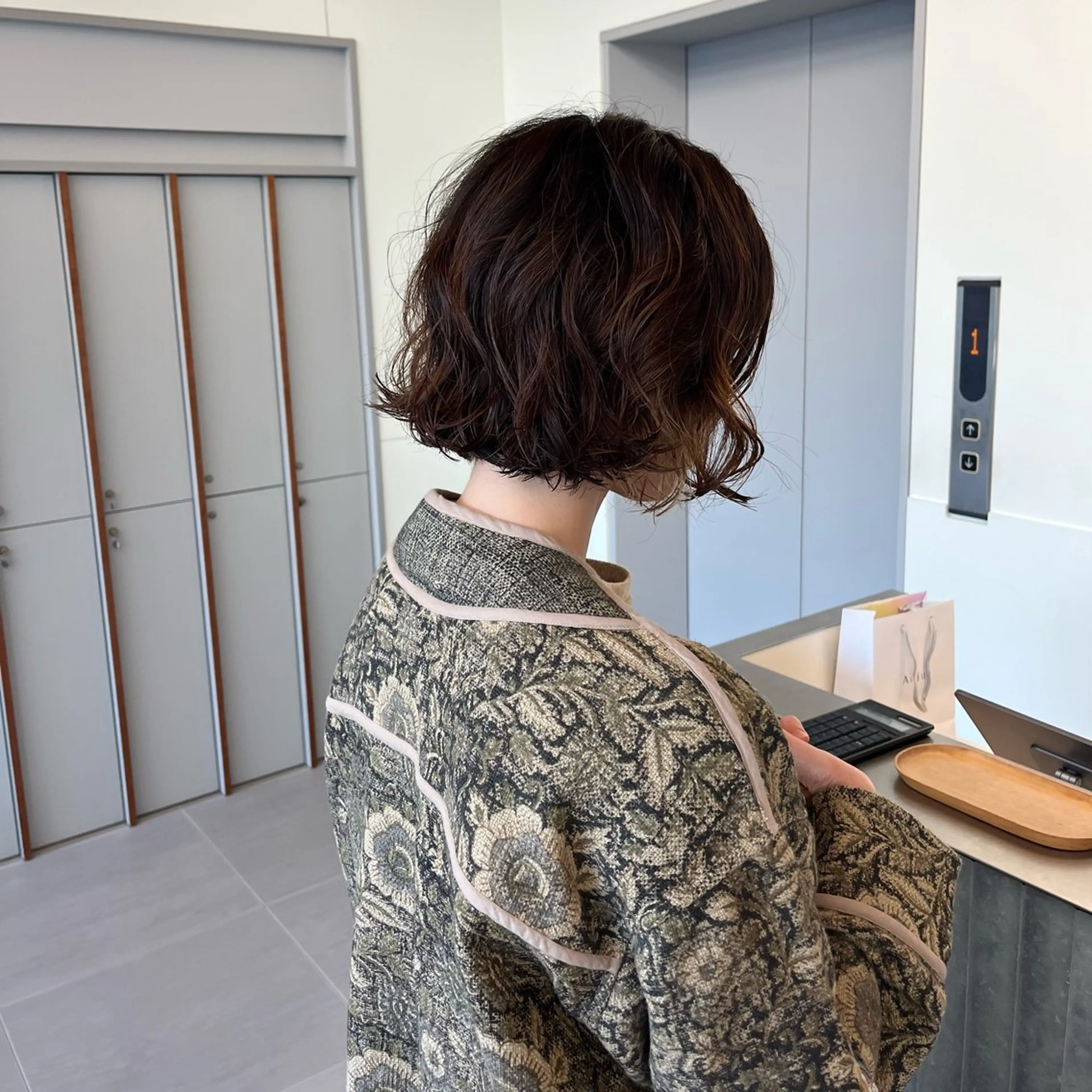 ショート カラー パーマ ベージュカラー ブリーチ 透明感カラー ダブルカラー ボブ カット パーマ 髪質改善/ボブ 🌻Mutsumiのヘアスタイル