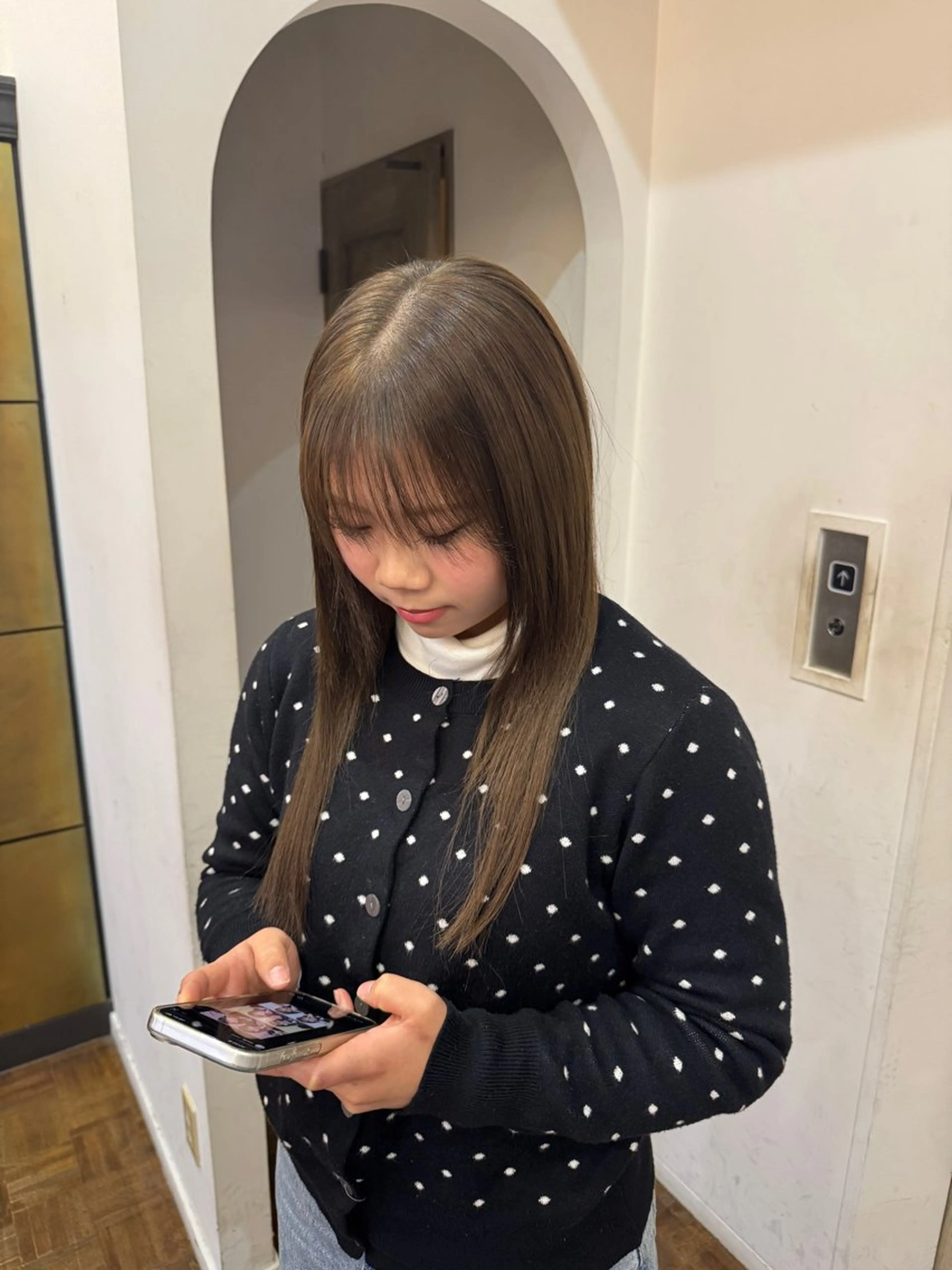 ロング カラー ベージュカラー ブリーチ ヘーゼル 天野 珠華のヘアスタイル