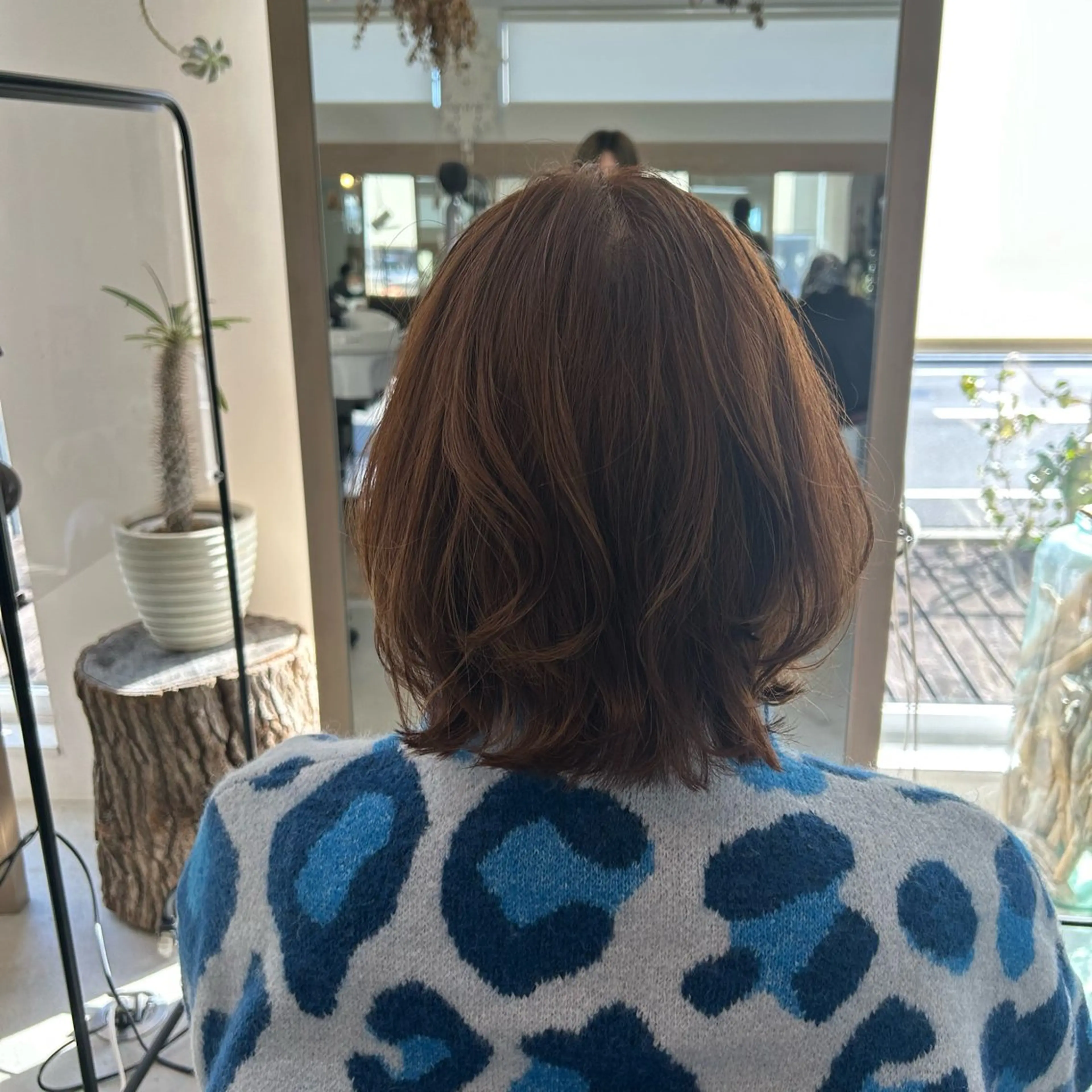 ミディアム カット トリートメント 綿貫 美雪のヘアスタイル